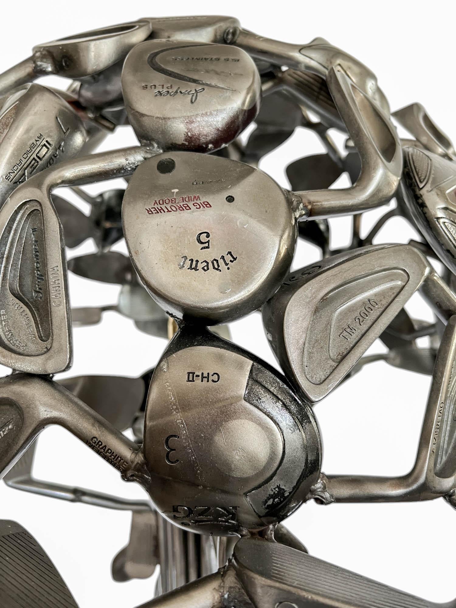 Escultura única de lámpara de pie con temática de golf en venta 1