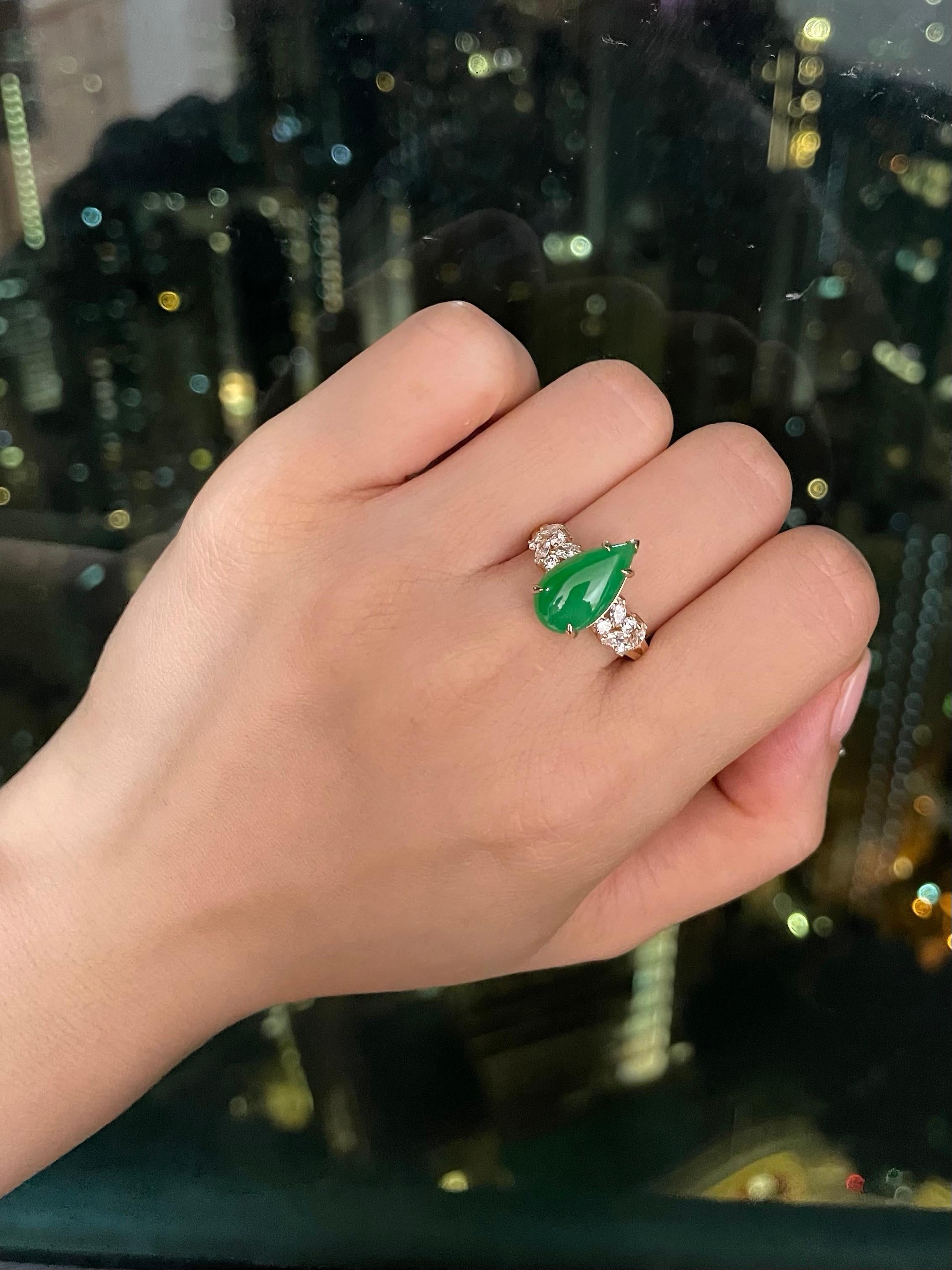 En vente :  Bague de fiançailles unique en jade vert et diamant marquise 5