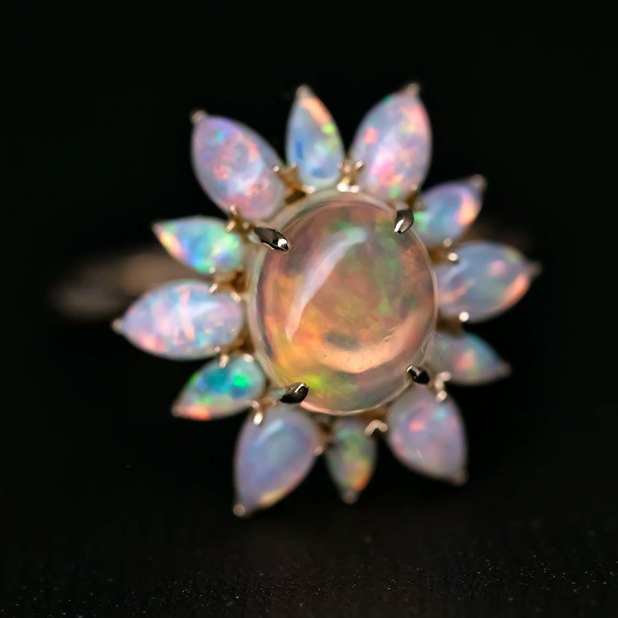Verlobungsring mit einzigartigem mexikanischem Feueropal und australischem Opal im Halo-Design 18K (Brillantschliff) im Angebot