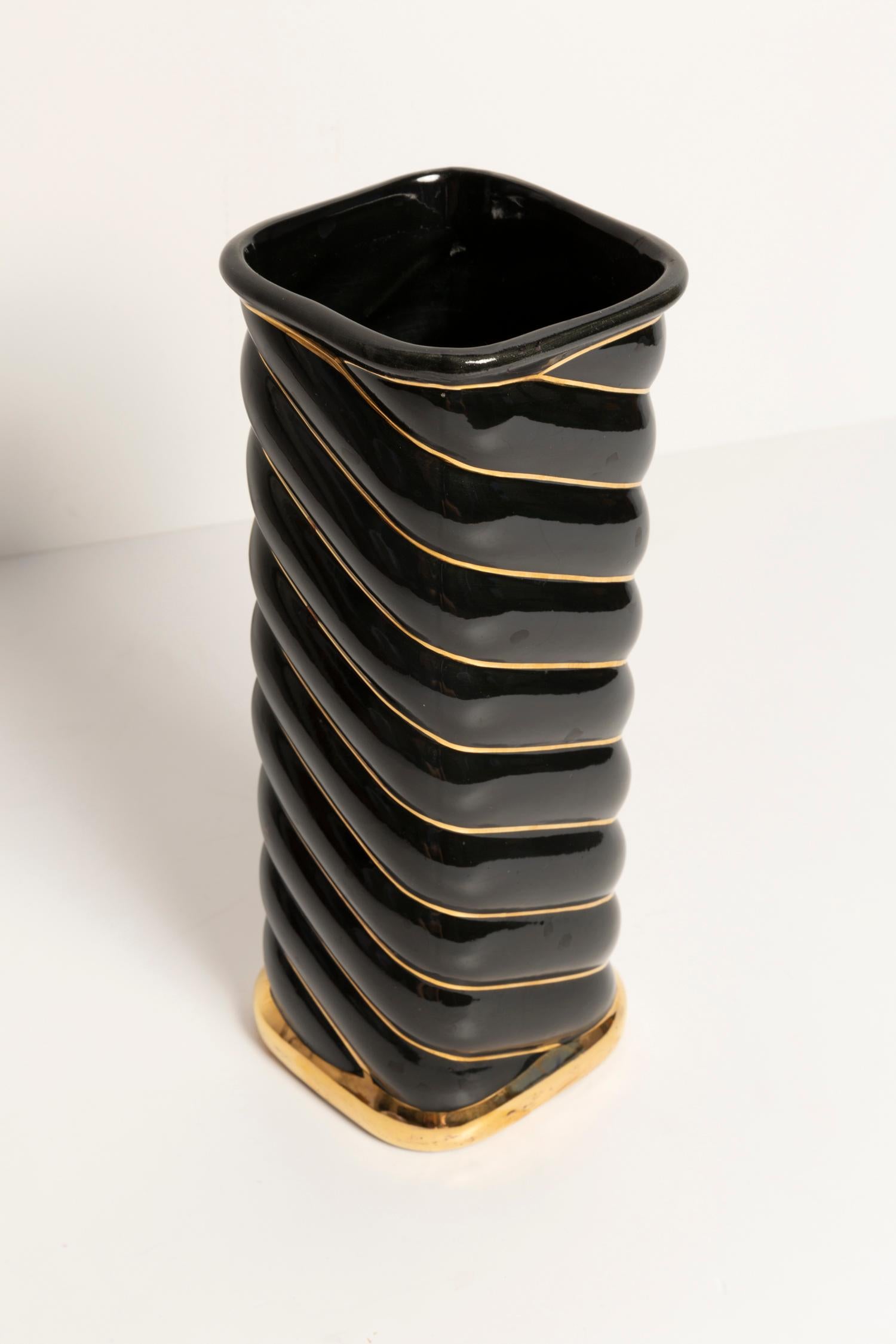 Unique Hand Black and Gold Ceramic Vase, 20th Century, Europe, 2000s In Good Condition For Sale In 05-080 Hornowek, PL