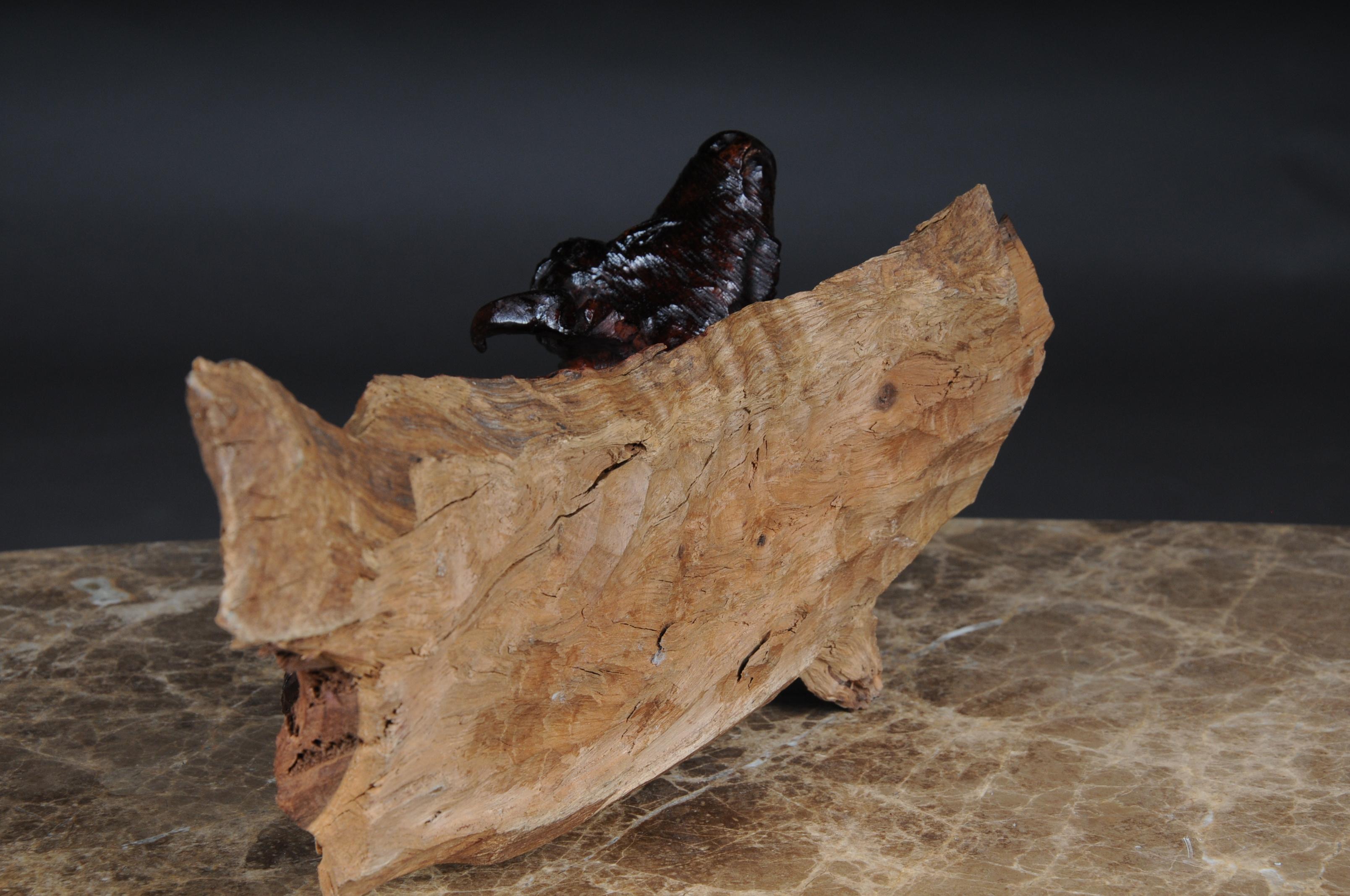 Einzigartige handgeschnitzte Tierskulptur aus Massivholz Bison im Angebot 4