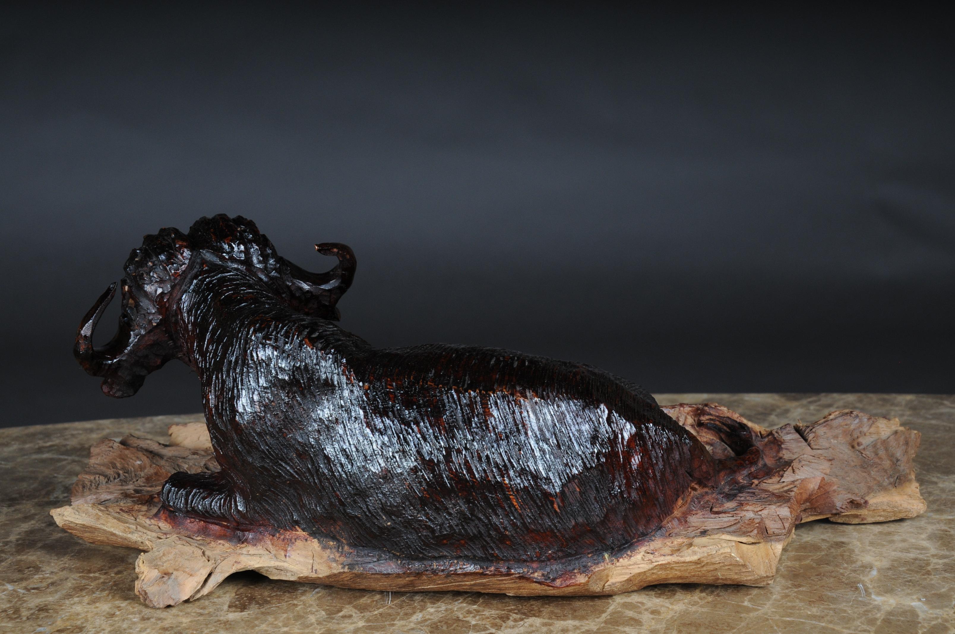 Einzigartige handgeschnitzte Tierskulptur aus Massivholz Bison im Zustand „Gut“ im Angebot in Berlin, DE
