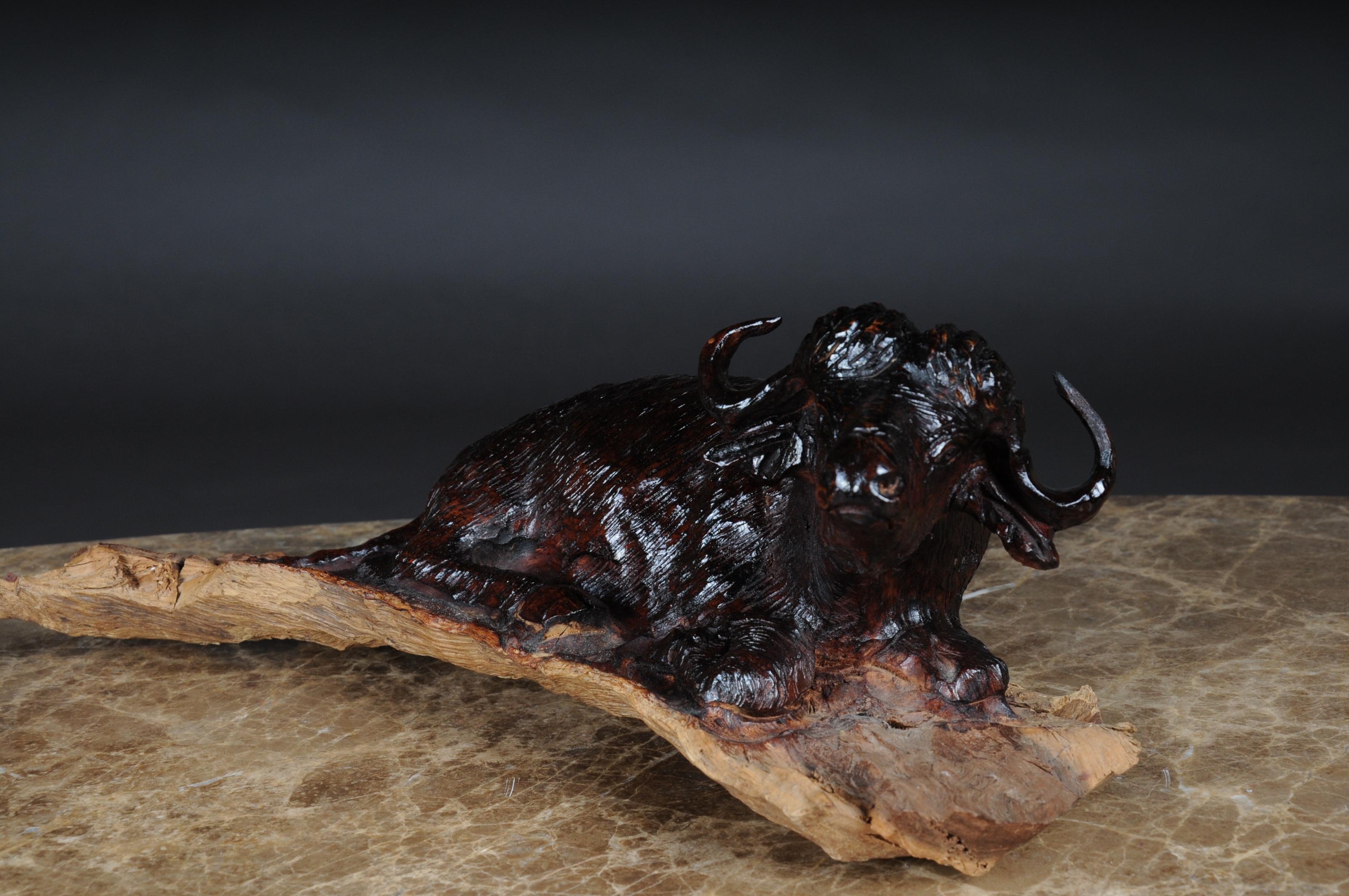 Einzigartige handgeschnitzte Tierskulptur aus Massivholz Bison im Angebot 2