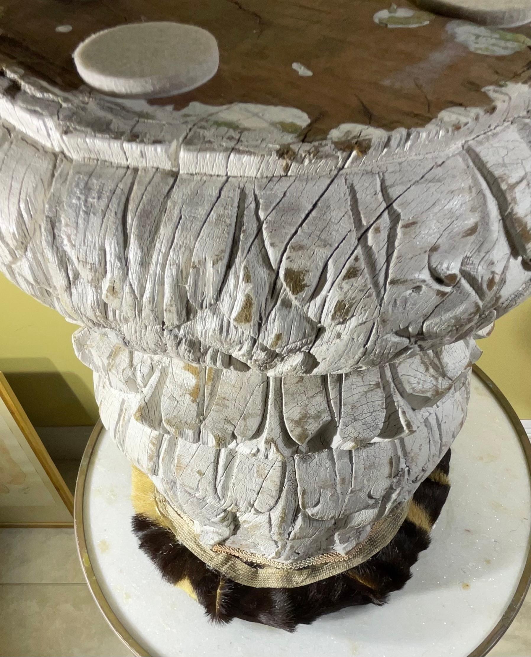 Escabel/Ottoman Indio Antiguo Único Tallado a Mano y Piel de Cebra Genuina en Bueno estado para la venta en Delray Beach, FL