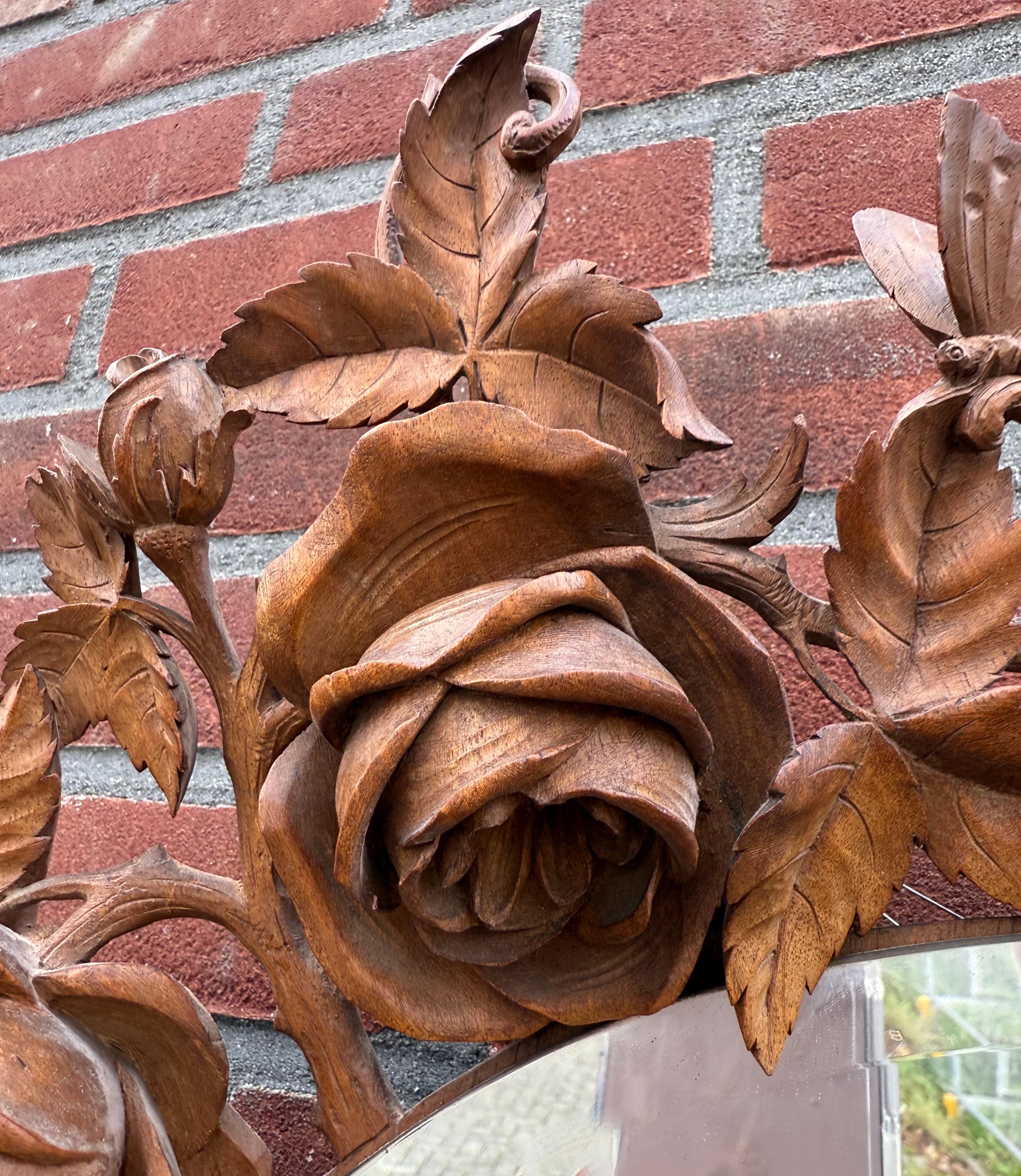 Miroir Art Nouveau unique sculpté à la main - Roses, papillon et Natural Elegance en vente 3