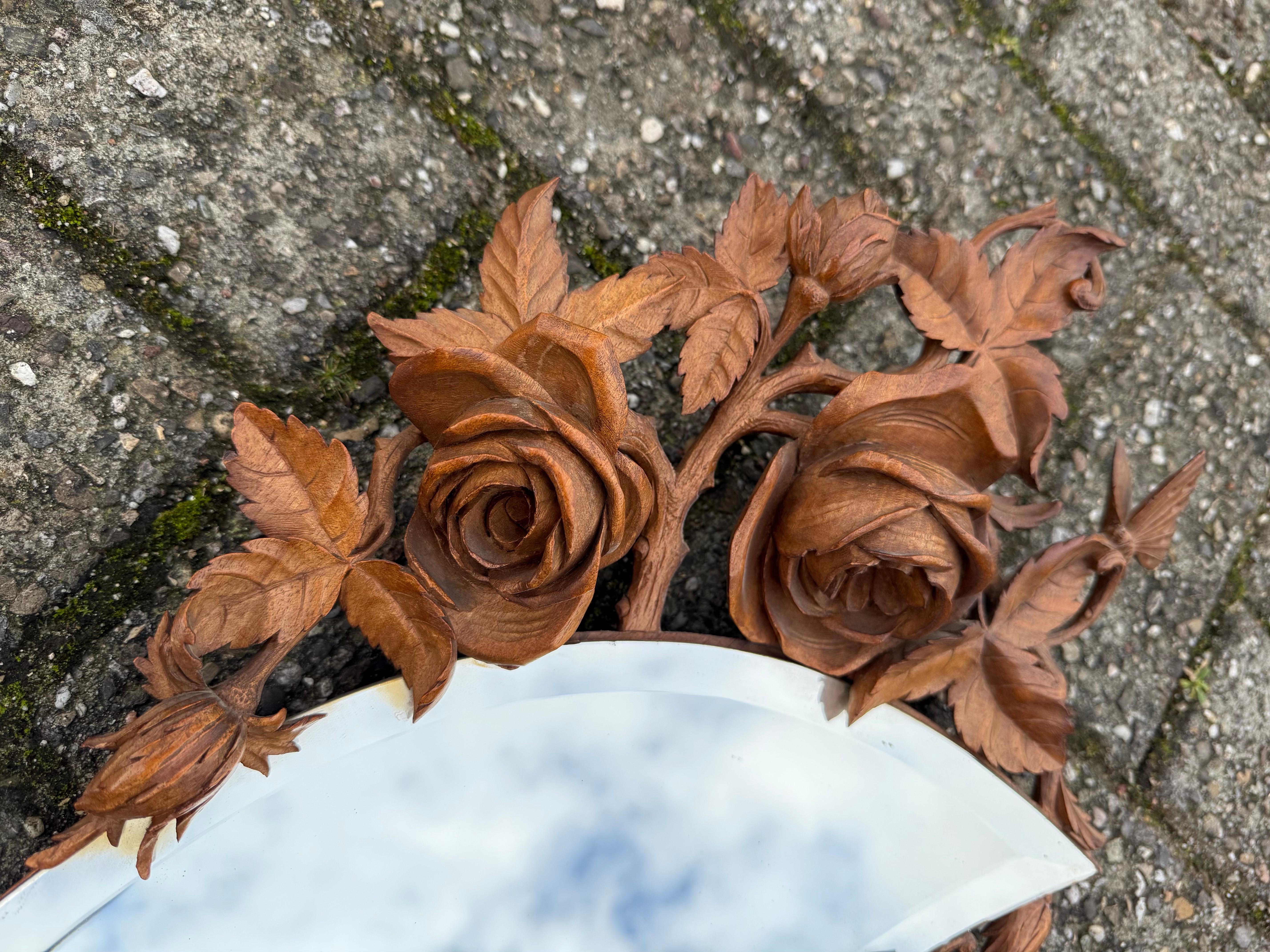 Miroir Art Nouveau unique sculpté à la main - Roses, papillon et Natural Elegance en vente 12