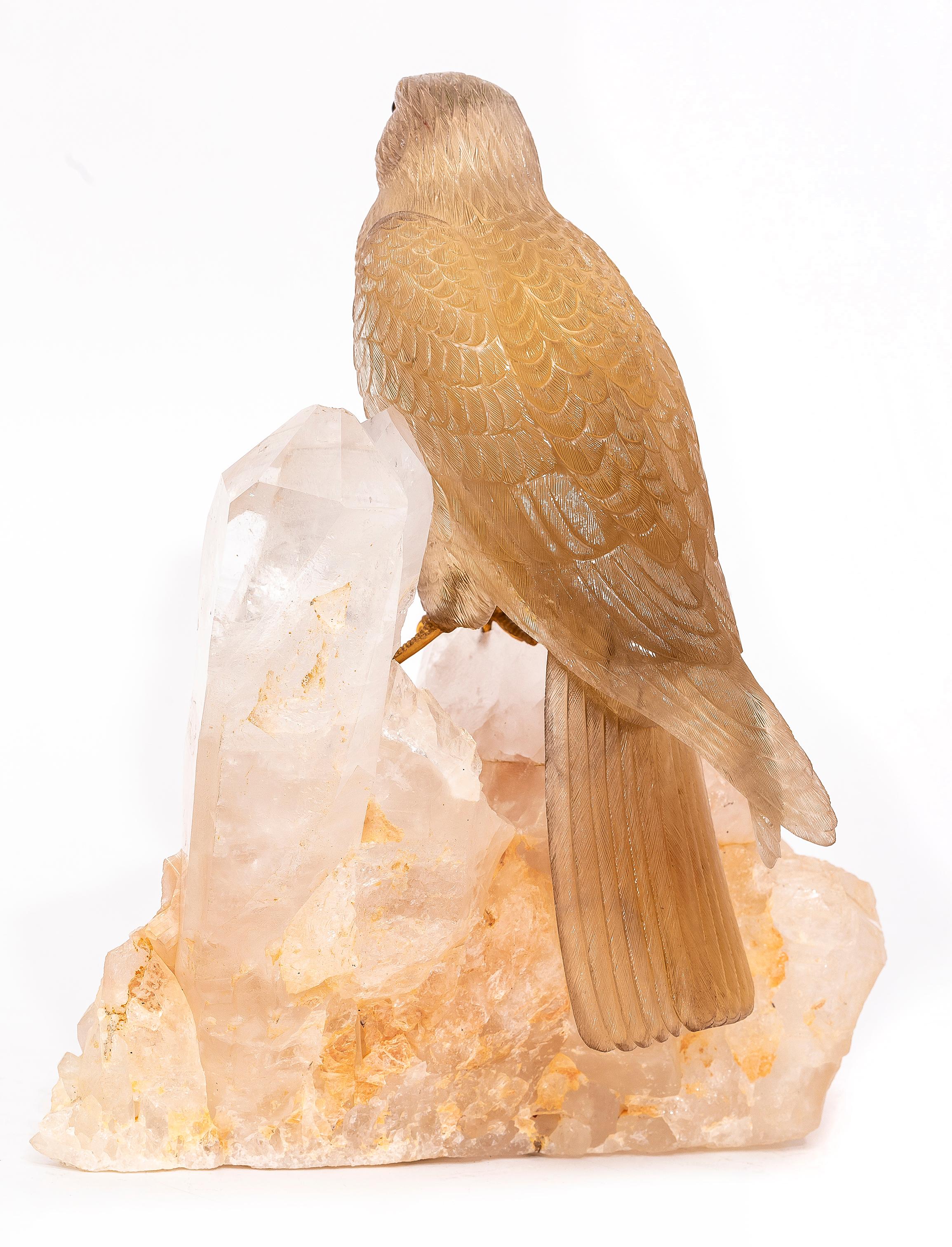 Sculpture unique de Falcon en citrine sculptée à la main avec bec et serres en or, signée Zadora Bon état - En vente à New York, NY