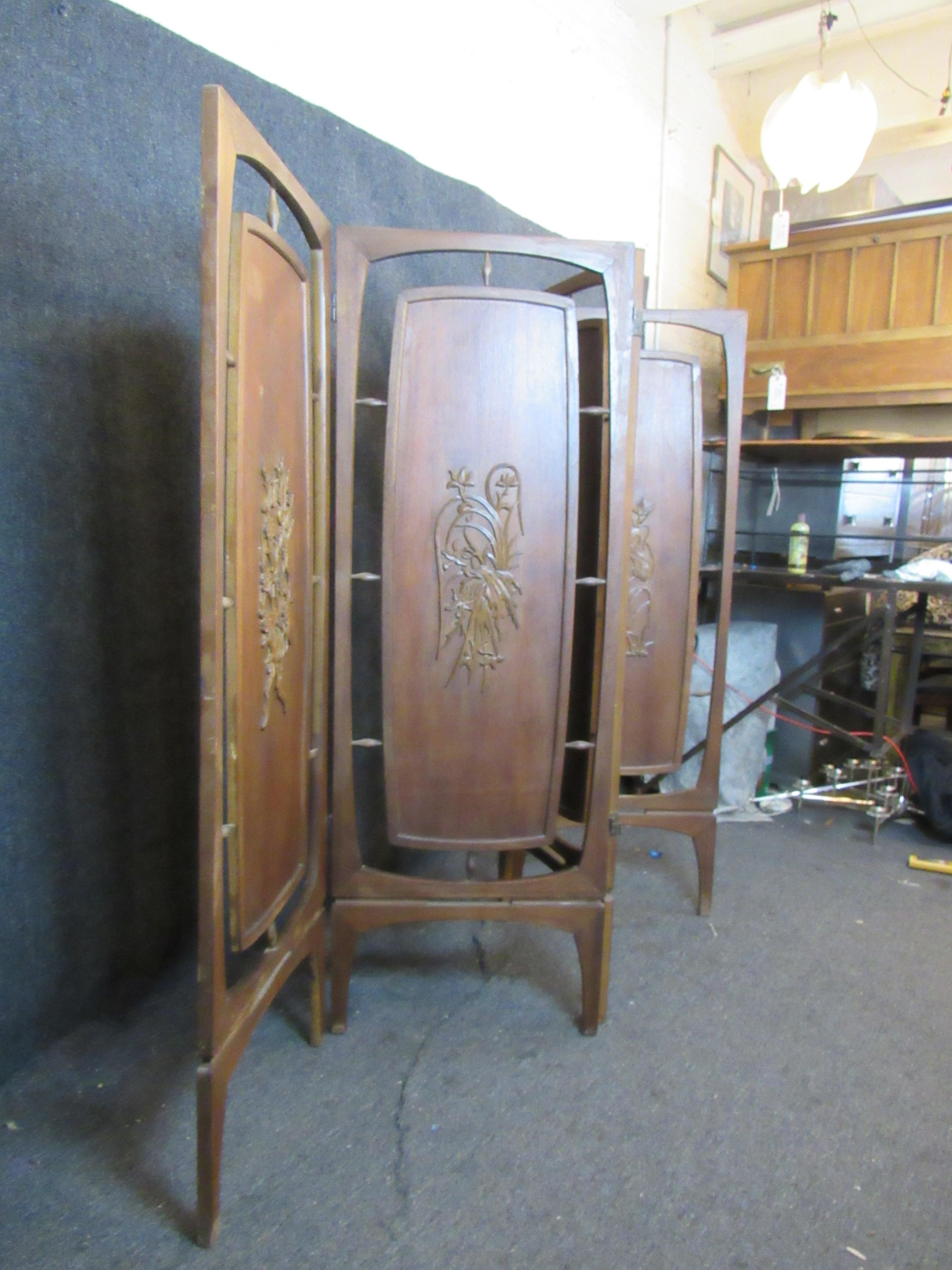 Unique Hand-Carved Floral Walnut Room Divider In Good Condition For Sale In Brooklyn, NY