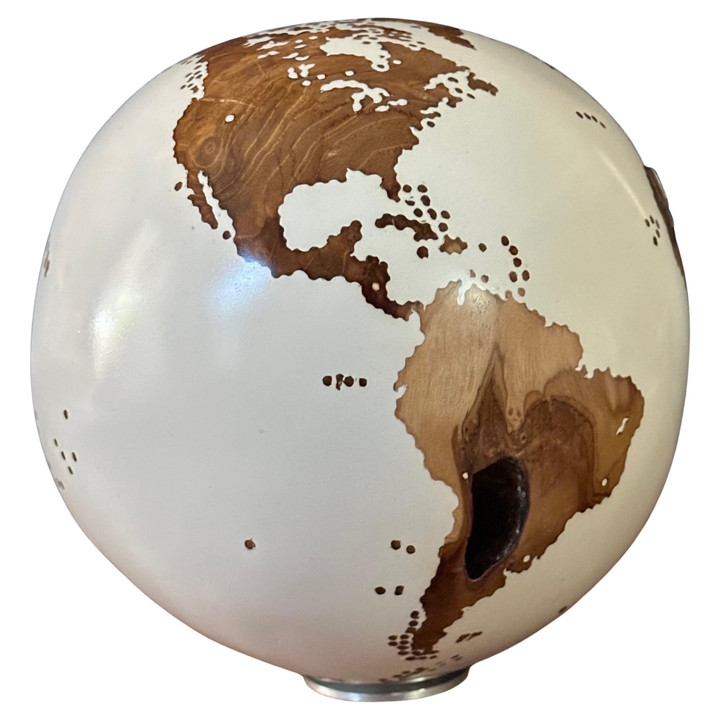 Globe d'art / sculpture unique en teck sculpté à la main par Bruno Helgen en vente 10