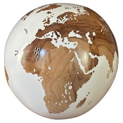 Einzigartiger handgeschnitzter Teakholz-Kunstglobus / Skulptur von Bruno Helgen