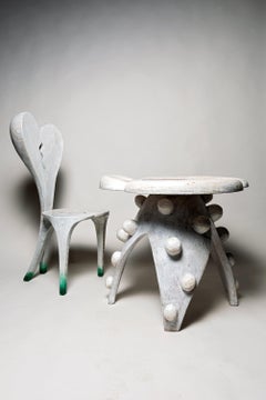 Einzigartiger handgeschnitzter Holztisch und Stuhl „Alice“ von Yves Boucard, Schweiz