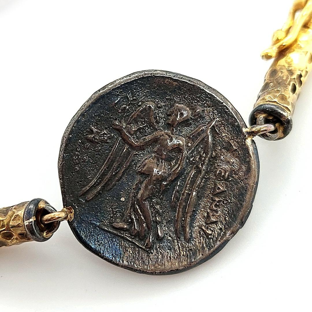 Einzigartig, handgefertigt von J.P. De Saedeleer Münzarmband aus 18 Karat Gold im Angebot 4