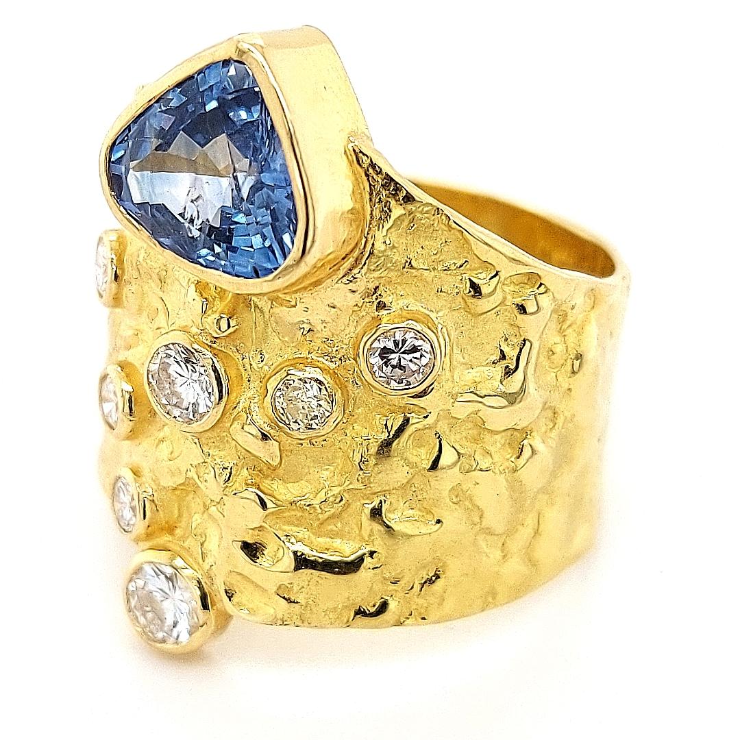 Artisan 18kt Yellow Gold Ring Unique Handcrafted J.P. De Saedeleer Sapphire & Diamonds For Sale