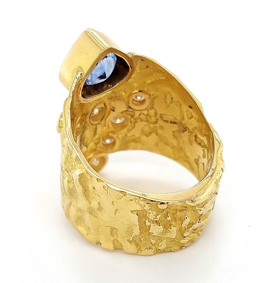 Brilliant Cut 18kt Yellow Gold Ring Unique Handcrafted J.P. De Saedeleer Sapphire & Diamonds For Sale