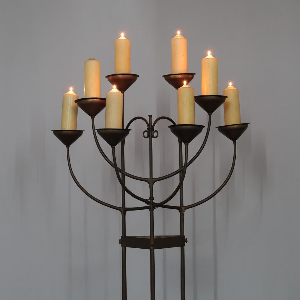 Art Déco Candelabro da terra unico forgiato a mano, Paesi Bassi, 1925-1938 ca. in vendita