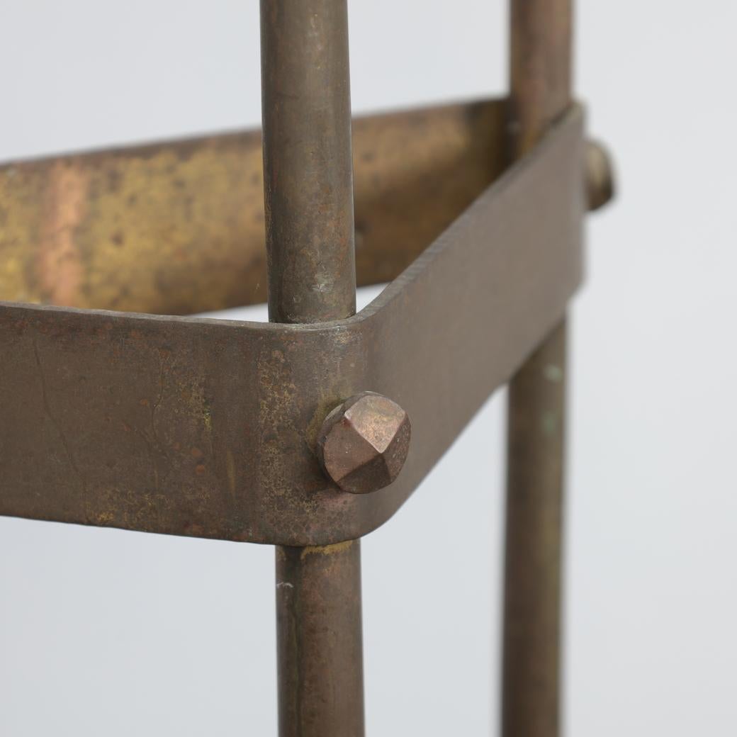 Candelabro da terra unico forgiato a mano, Paesi Bassi, 1925-1938 ca. in vendita 1