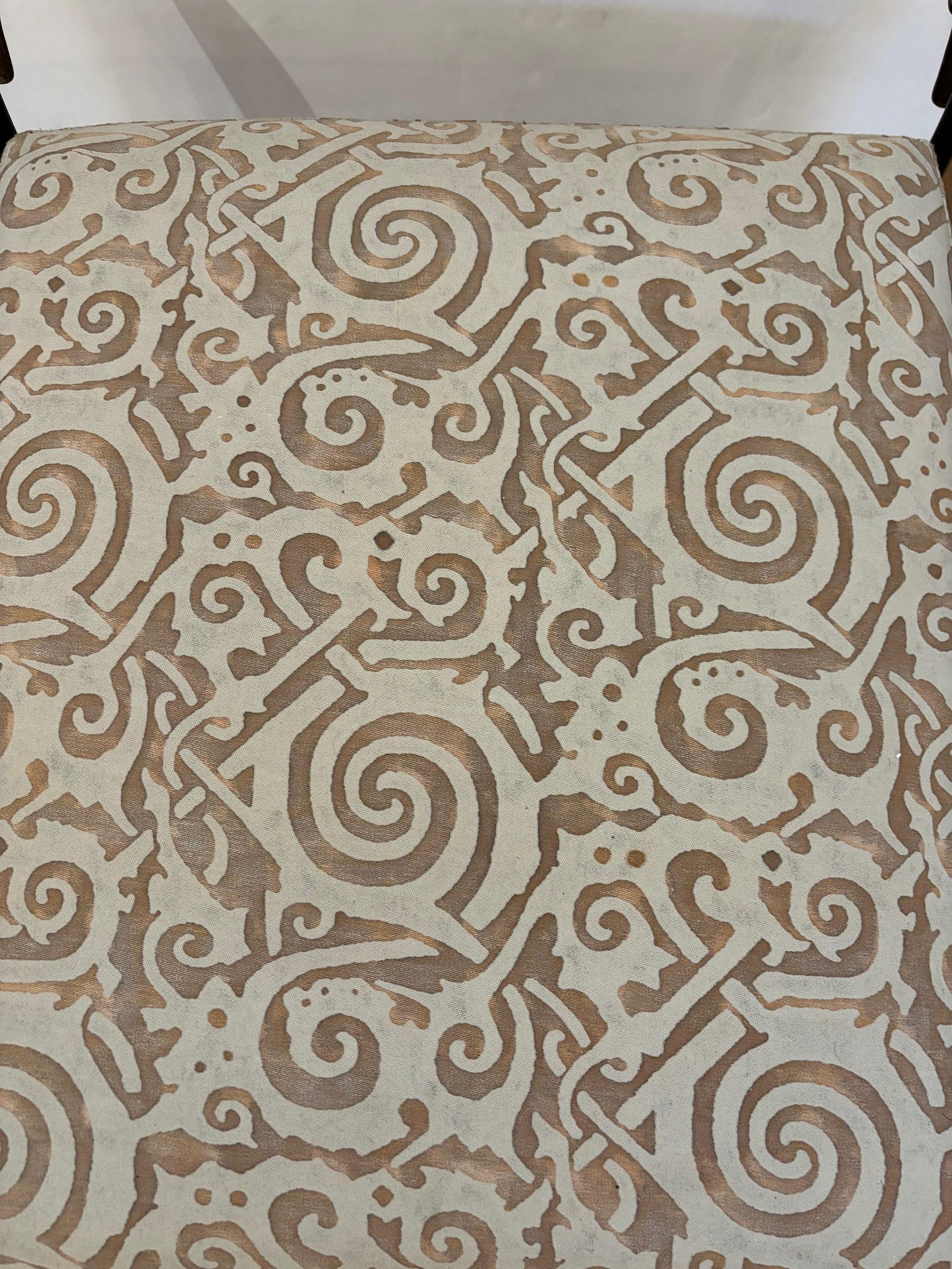 Banc unique en fer forgé à la main, détails en bronze moulé, tapissé de Fortuny en vente 7