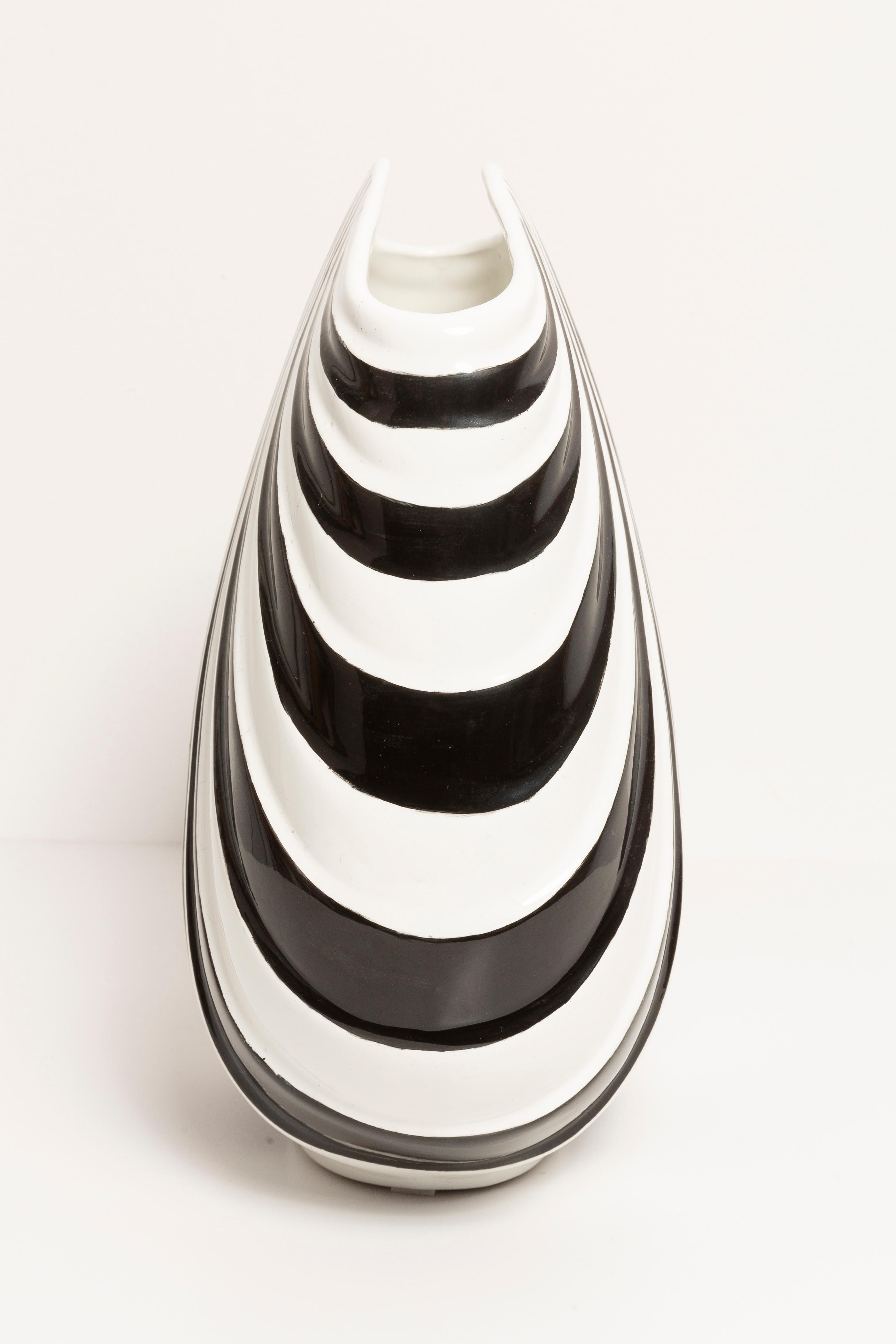 Unique Hand Painted Black and White Vase, 20th Century, Europe, 2000s For Sale 5