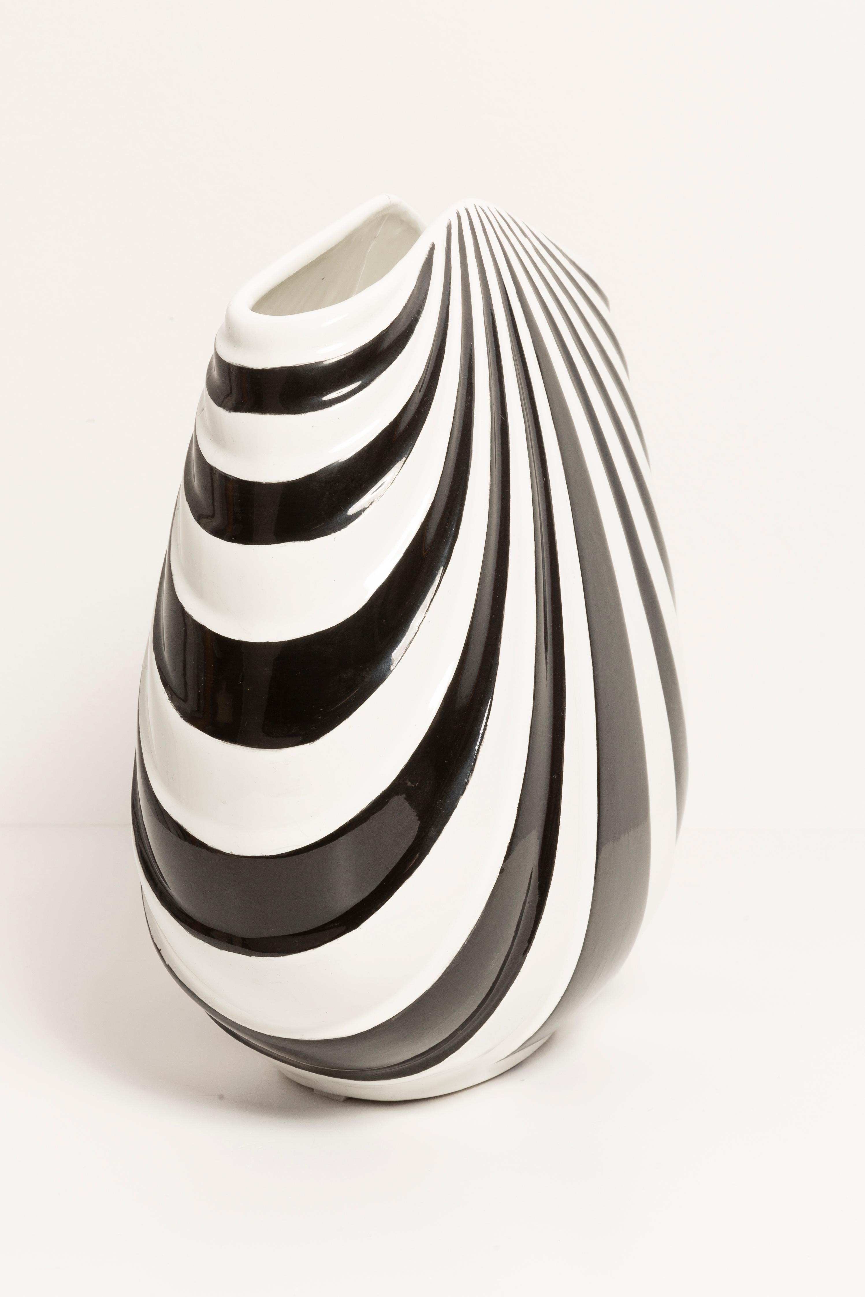 Unique Hand Painted Black and White Vase, 20th Century, Europe, 2000s In Good Condition For Sale In 05-080 Hornowek, PL