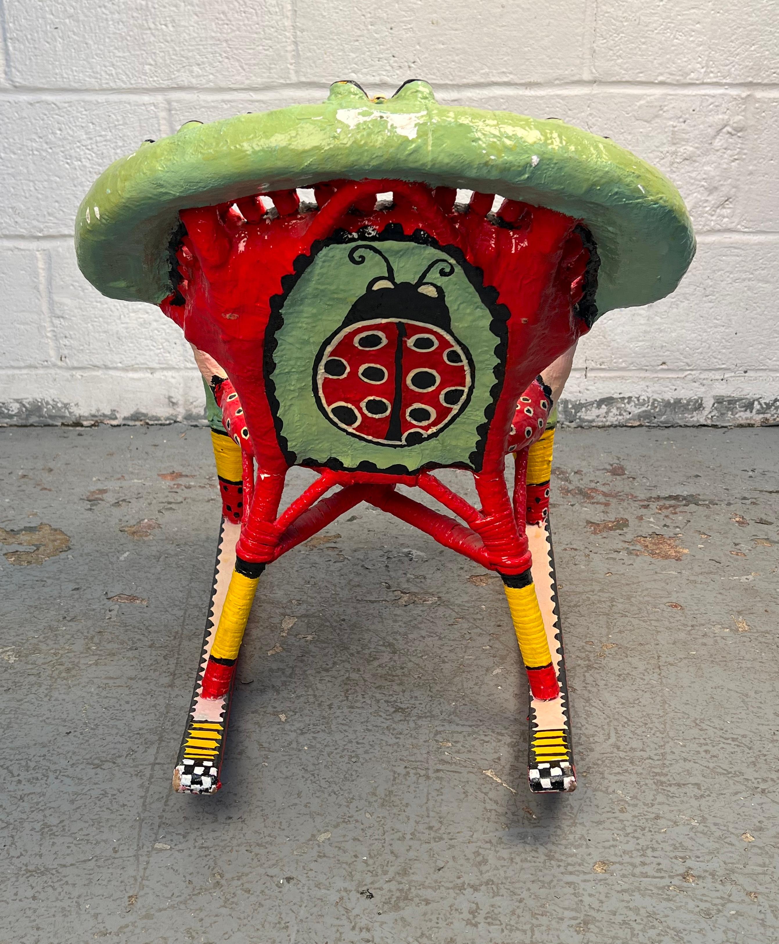 20ième siècle Chaise à bascule unique pour enfants, peinte à la main en vente