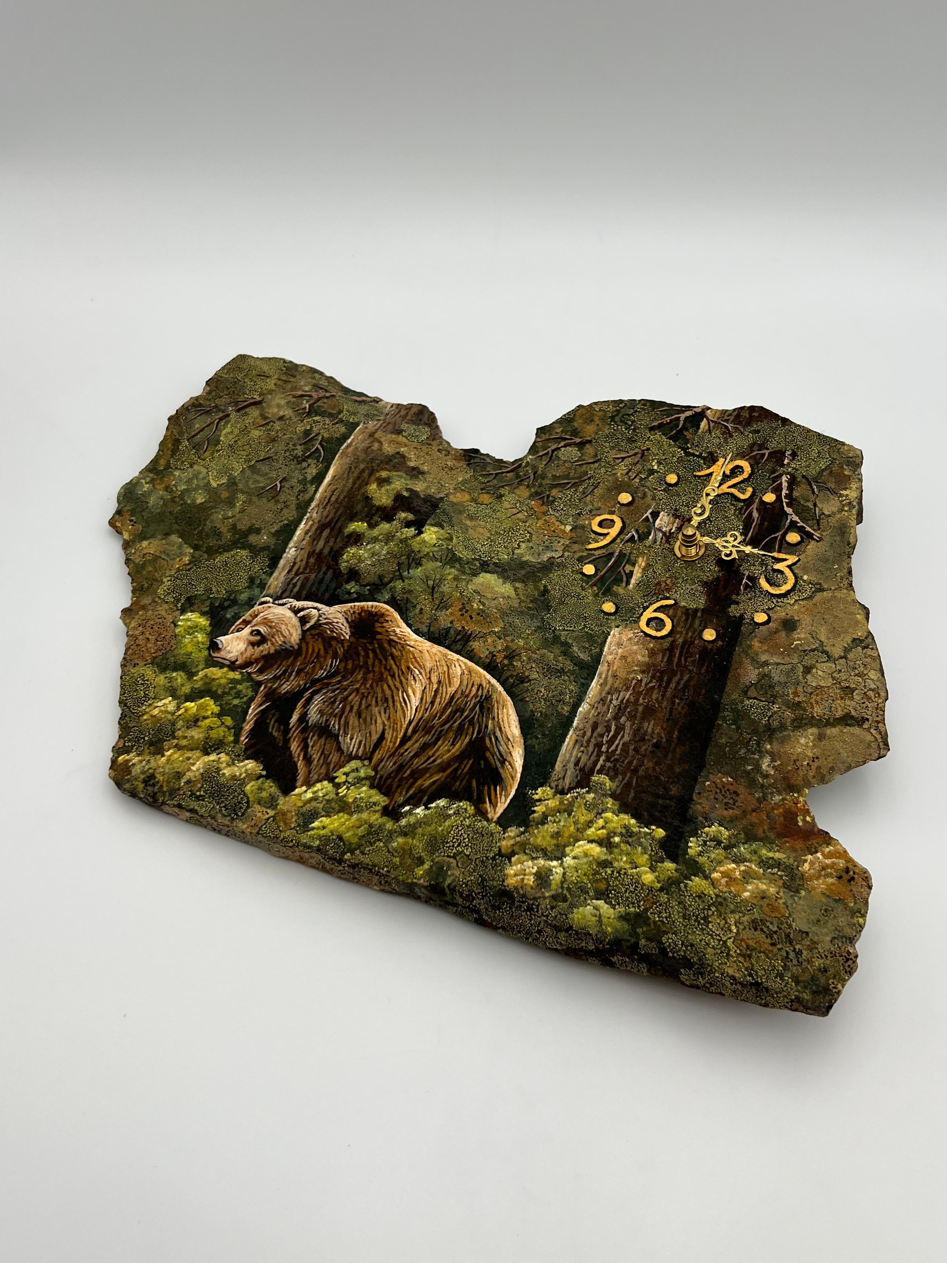Unique Hand-Painted Stone Wall Clock with Bear Motif and Natural Moss In Good Condition For Sale In Skien, NO