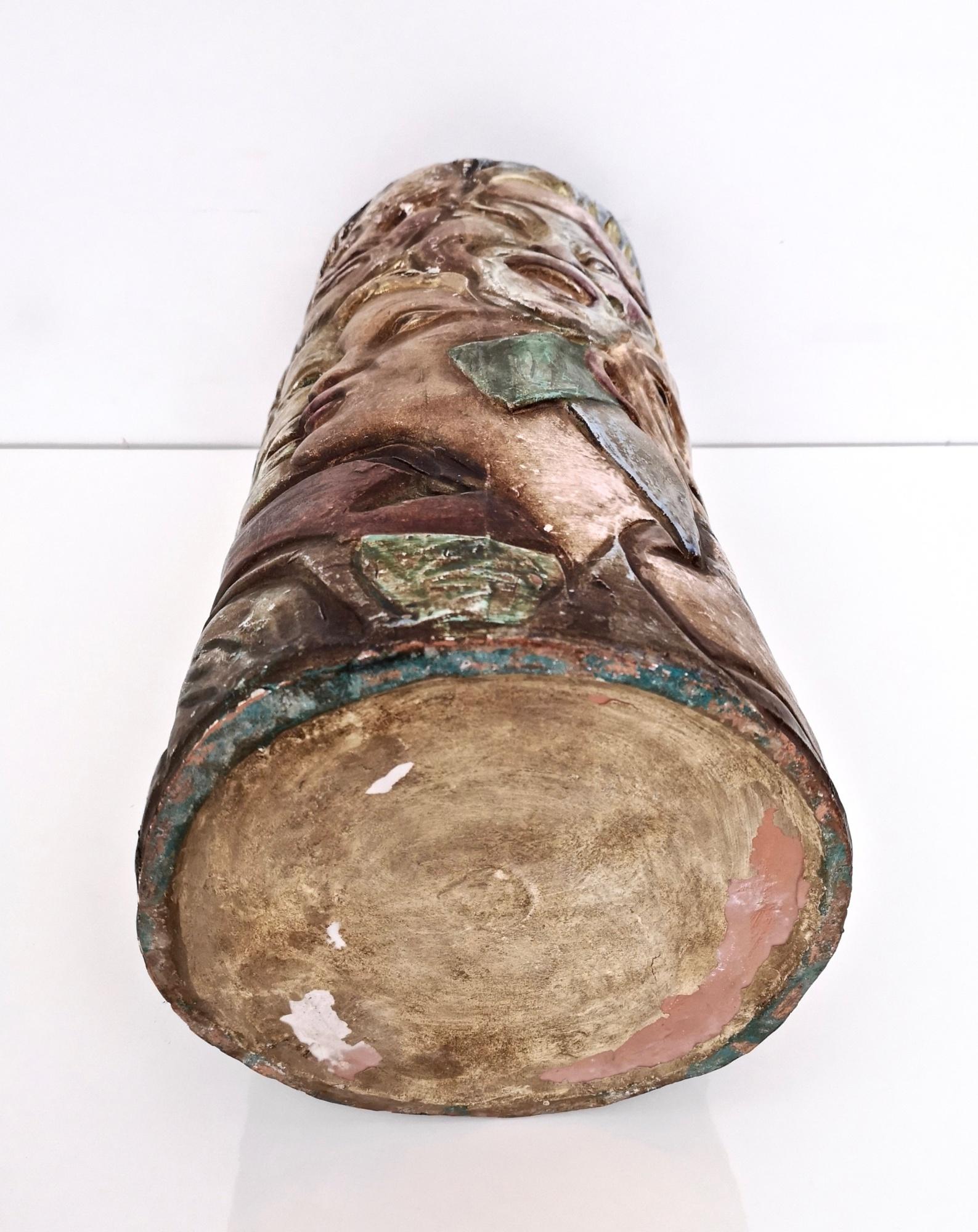 Vase vintage unique peint à la main avec des visages inscrit à Tullio d'Albisola en vente 10