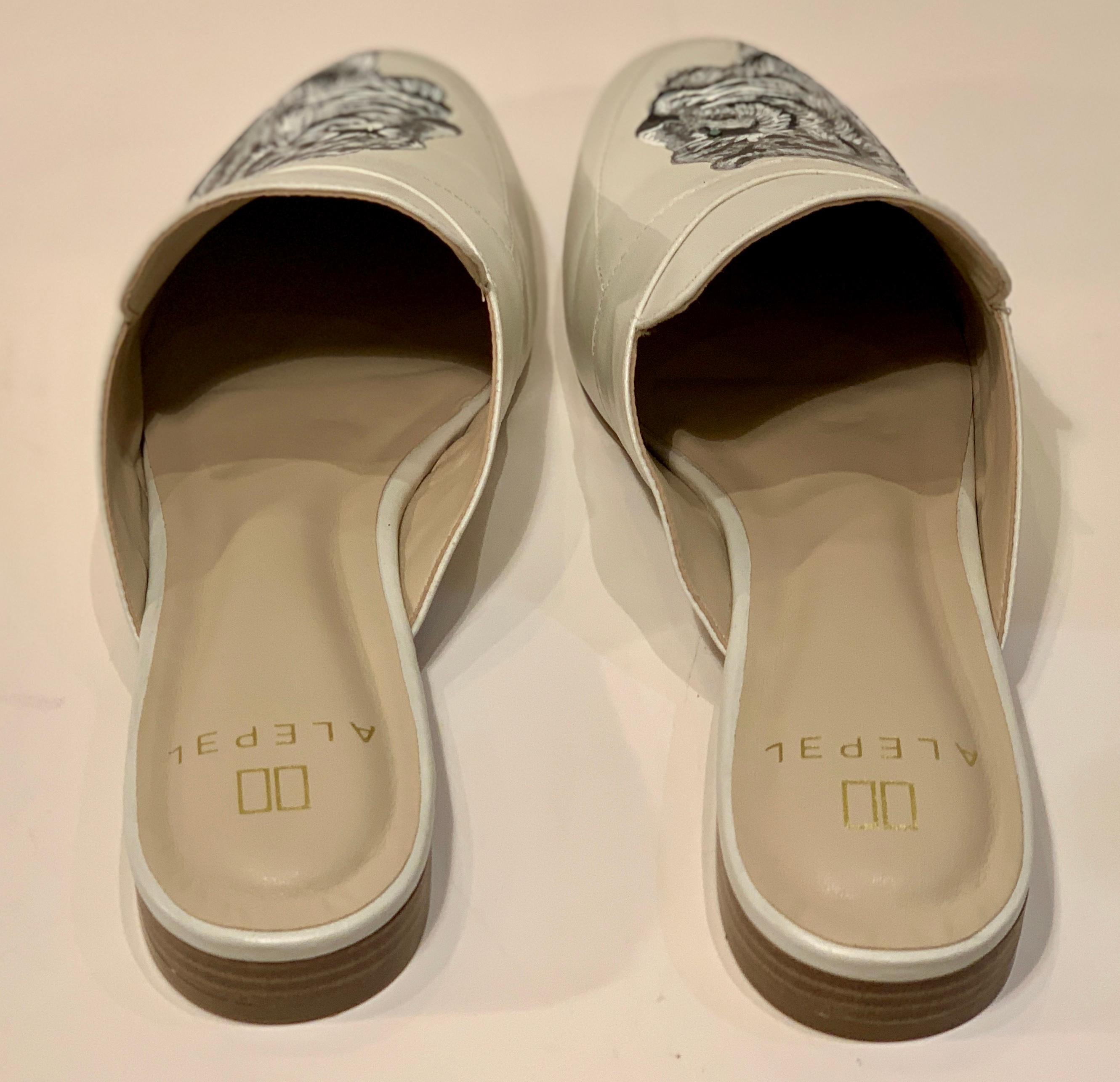 Unique Hand Painted White Tiger Mule Shoes with Swarovski Crystal Eyes Size 10 In Excellent Condition In Tustin, CA