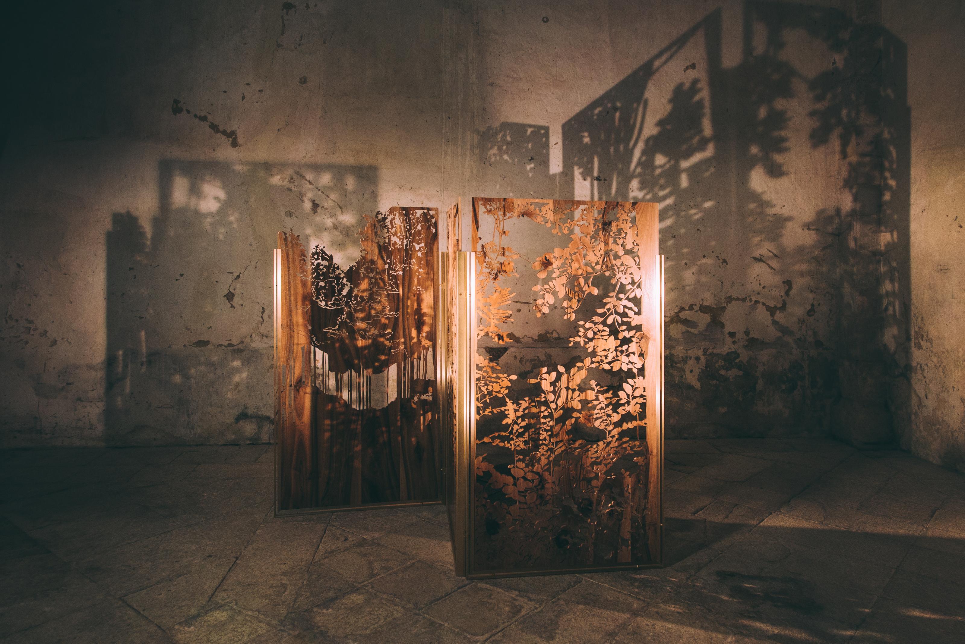 Unique Hand-Sculpted Walnut and Brass Screen by Clothilde Gosset In New Condition In Geneve, CH