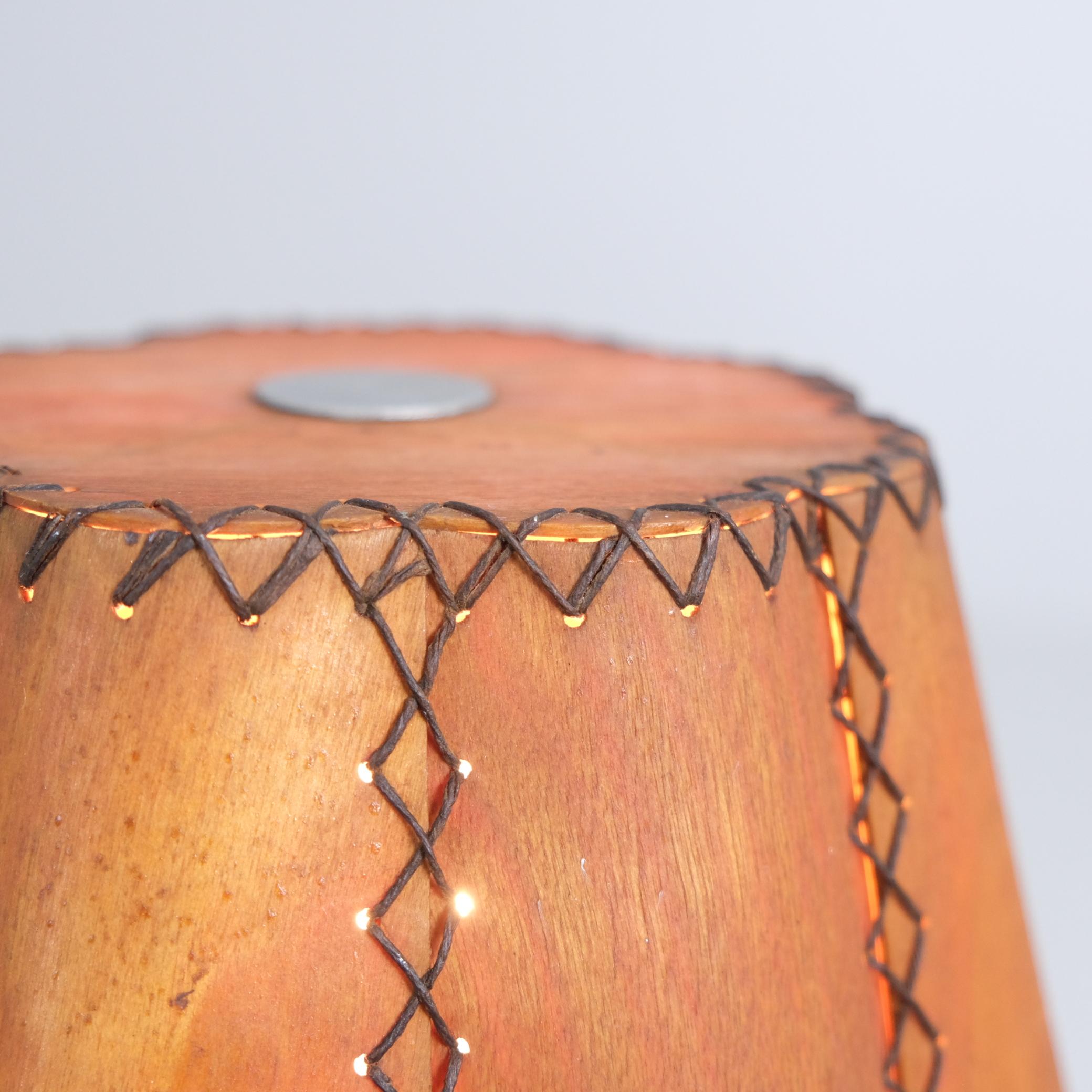 Lampe unique en bois organique et abat-jour faits à la main, Finlande, années 1940 en vente 5