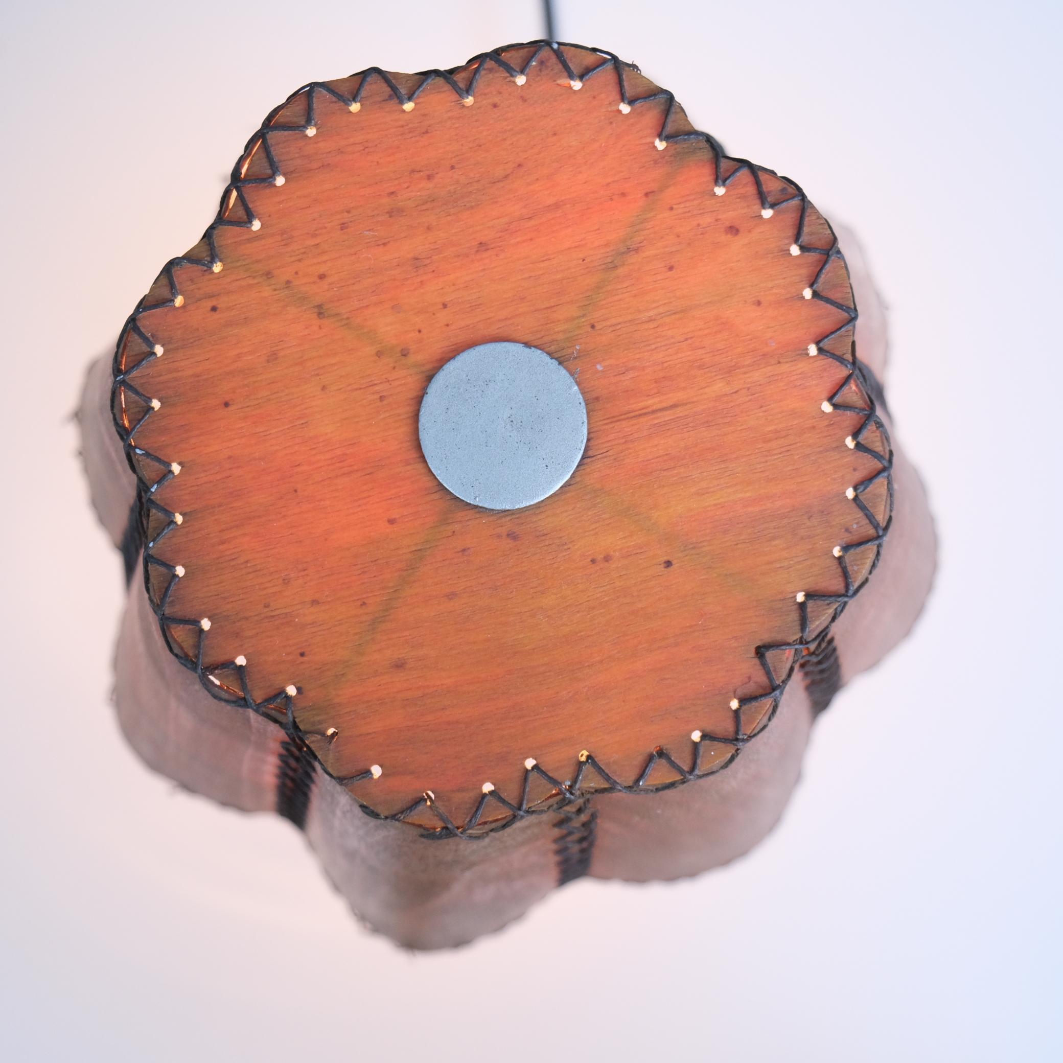 Lampe unique en bois organique et abat-jour faits à la main, Finlande, années 1940 en vente 7
