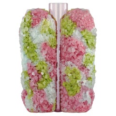 Vase en pierres roses et vertes avec cristaux de roche, fait à la main par COKI