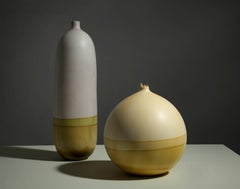 Einzigartige große:: längliche Vase:: handgefertigt:: grau und olivgrün Dip-Dyed:: 21. Jahrhundert