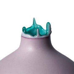 Vaso alto oblungo, unico, fatto a mano, del 21° secolo, color lavanda, colorato a immersione