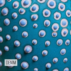 Einzigartige handgefertigte mittelgroße runde Hesse-Vase aus Denim in Denimblau von Elyse Grah, 21. Jahrhundert