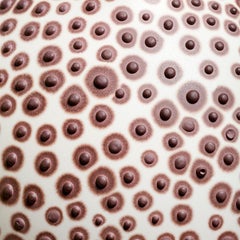 Jarrón redondo mediano de Hesse único del siglo XXI hecho a mano en hueso de brosmio y marrón