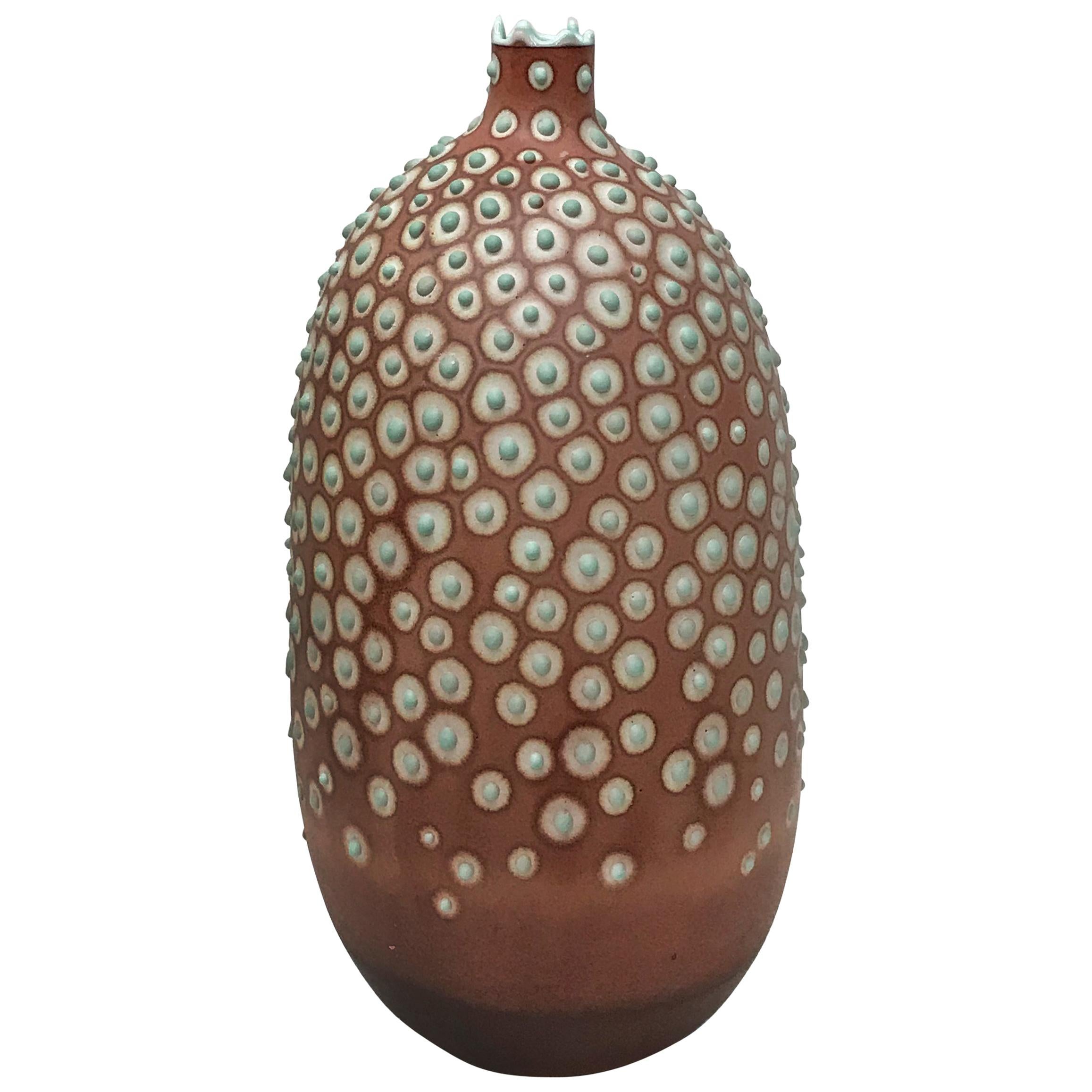 Eine einzigartige handgefertigte längliche Vase des 21. Jahrhunderts in Rost und Mint