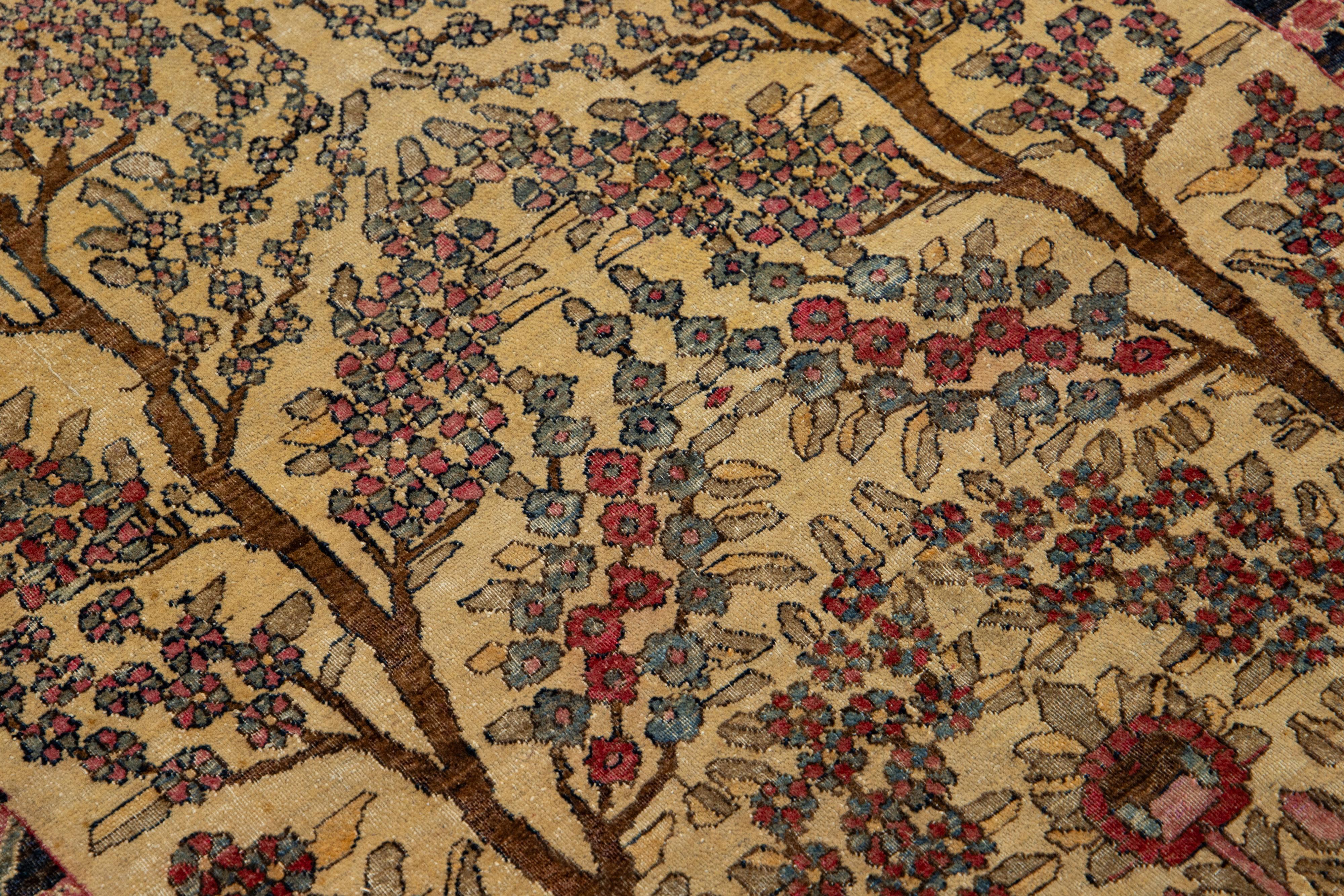 Einzigartiger handgefertigter antiker persischer Isfahan-Wollteppich in Hellbraun mit Allover-Design im Angebot 1