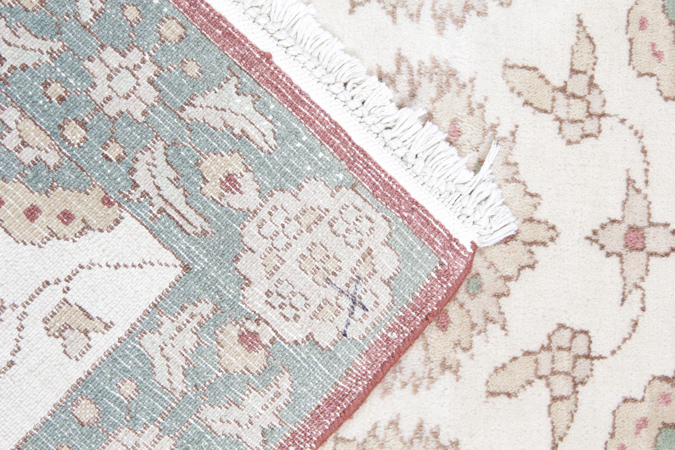 Einzigartiger handgefertigter Teppich, Vintage-Teppiche und Läufer mit Blumenmuster im Zustand „Hervorragend“ im Angebot in Hampshire, GB