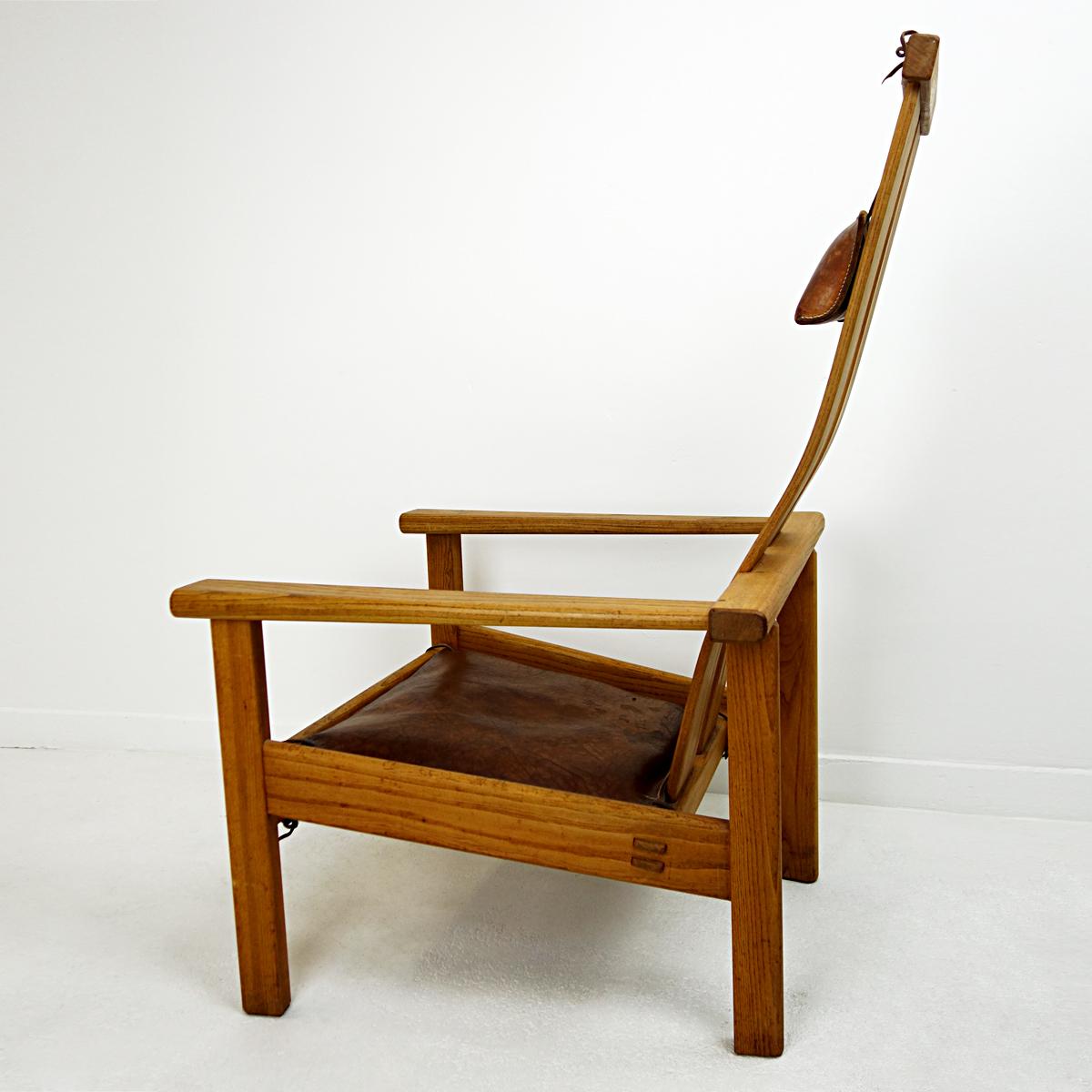 This lounge chair is truly one of a kind. Dutch designer Stefan during only produces his designs once. The beautifully organically bent back and seating sit in a sturdy frame. The head and seat cushions are made of harness leather.
Stefan During