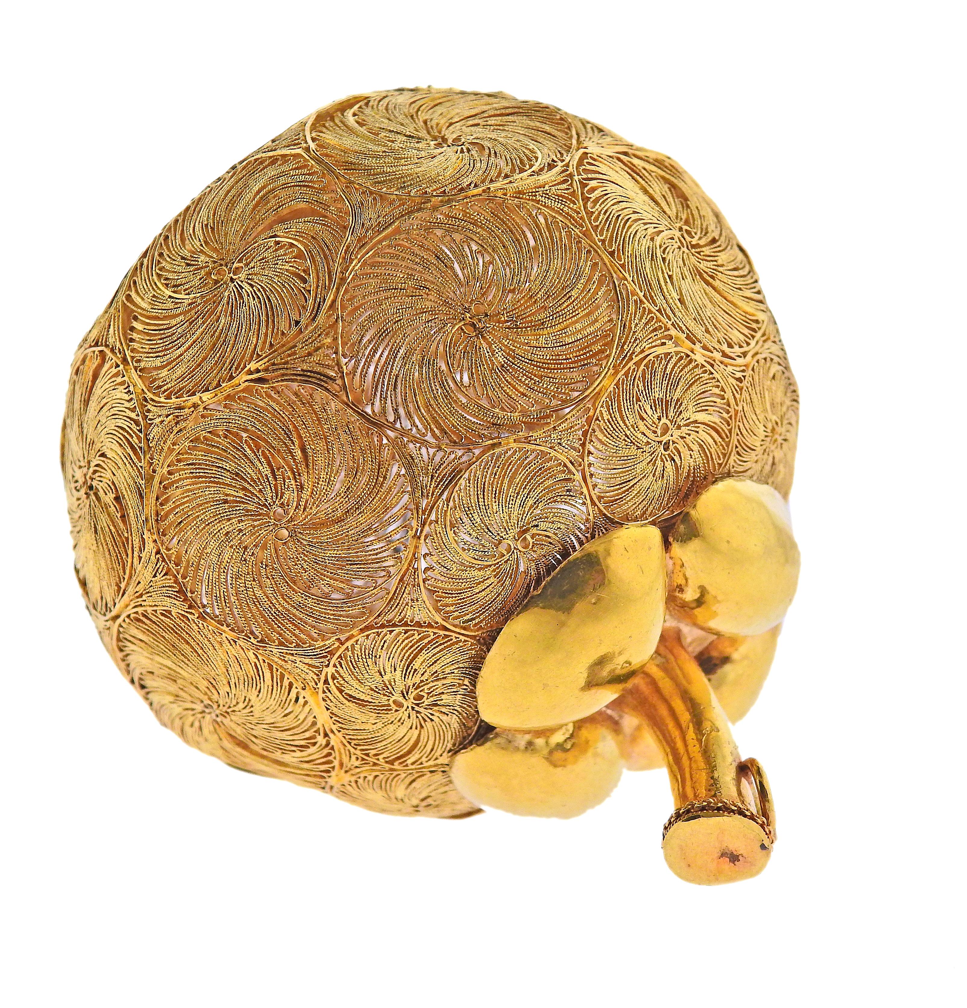 Unique Handmade Gold Lace Pendant Objects Excellent état - En vente à New York, NY