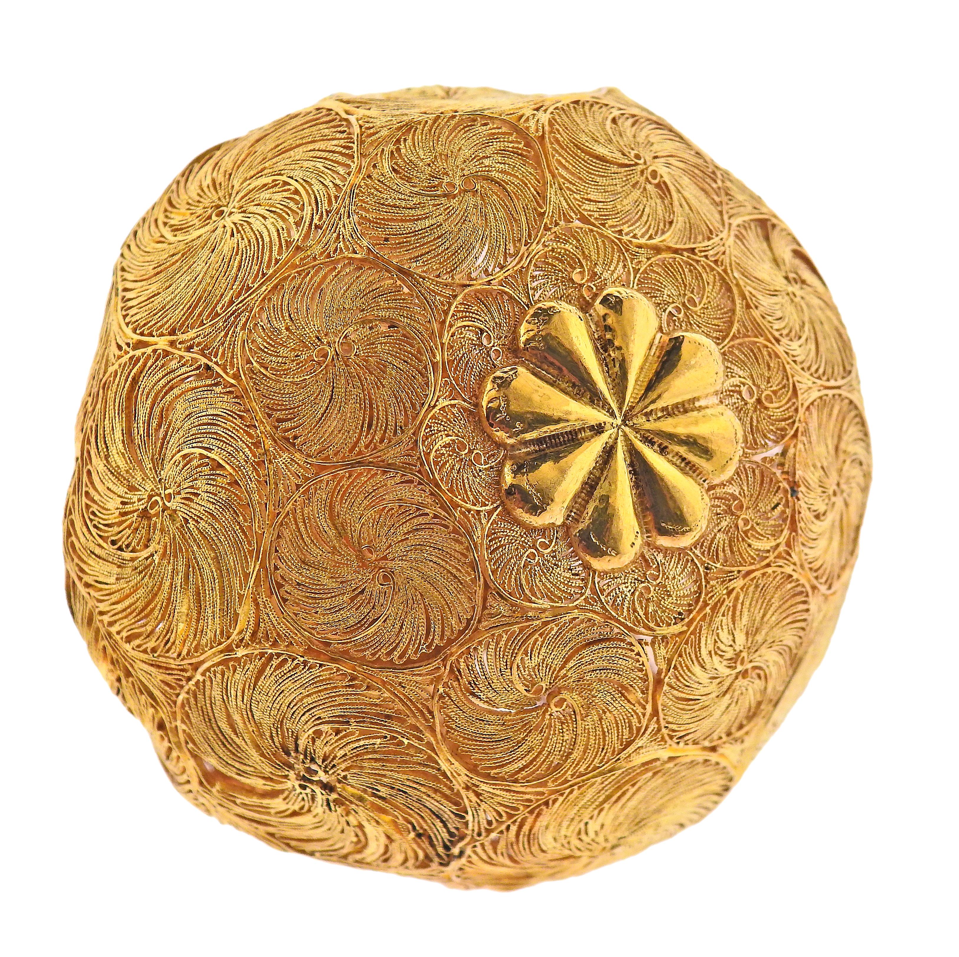 Unique Handmade Gold Lace Pendant Objects Unisexe en vente