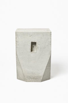 unique tabouret en béton gris fait main design du 21ème siècle par Les Usagers 30 cm