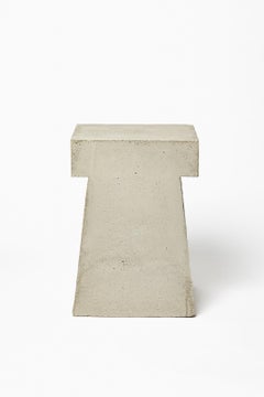 unique tabouret en béton gris fait main design 21ème siècle par Les Usagers 30 cm