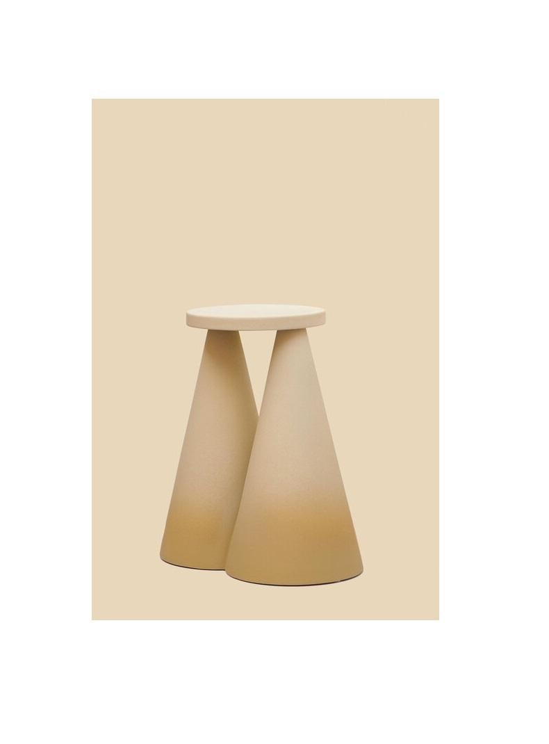 Petite table d'appoint Isola en céramique violette faite à la main par Cara Davide en vente 5