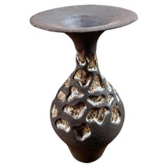 Vase sculptural unique en grès, fabriqué à la main par Maku Ceramic