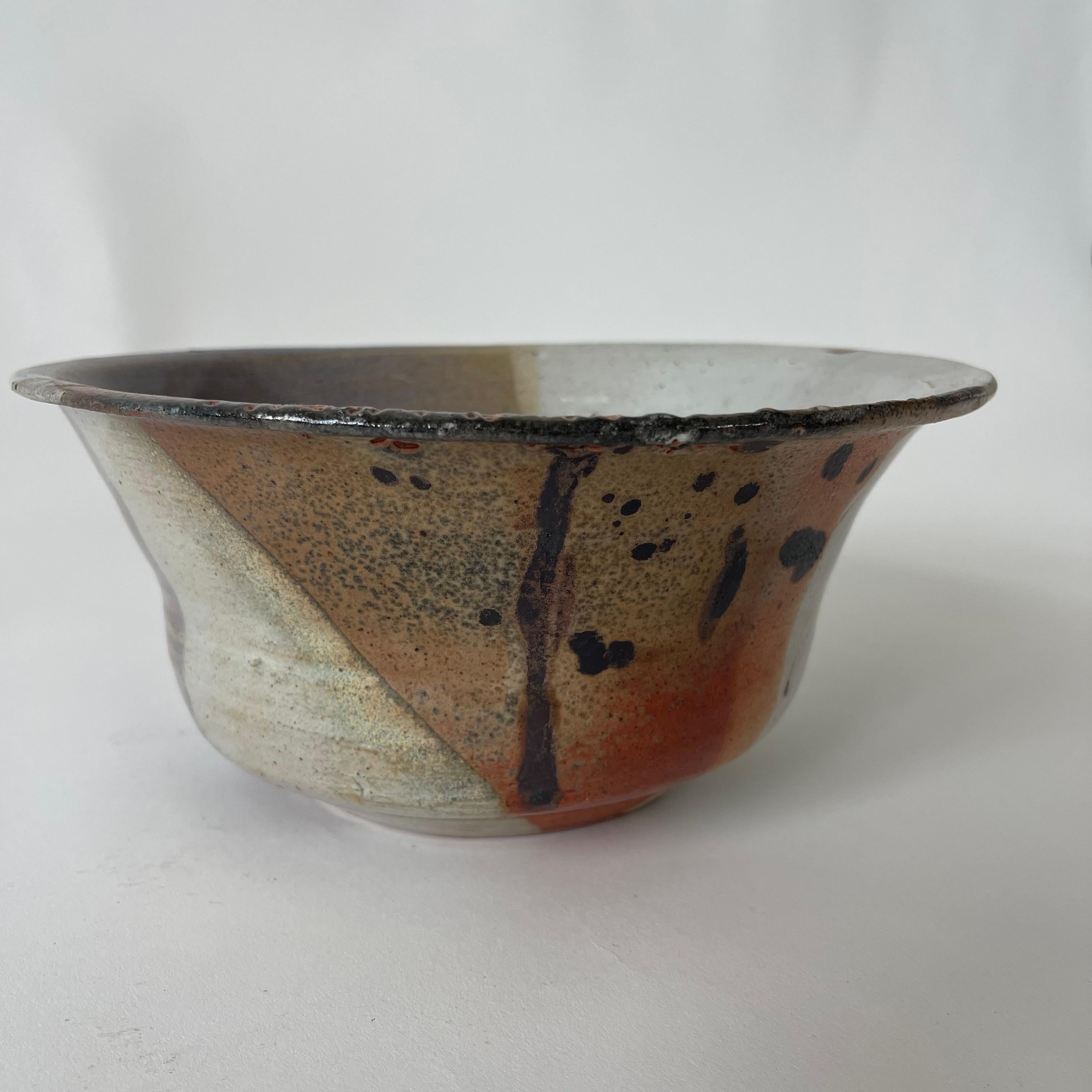 Mid-Century Modern Bol unique en poterie de Studio A avec glaçure multicolore, fait à la main, États-Unis, années 1960 en vente