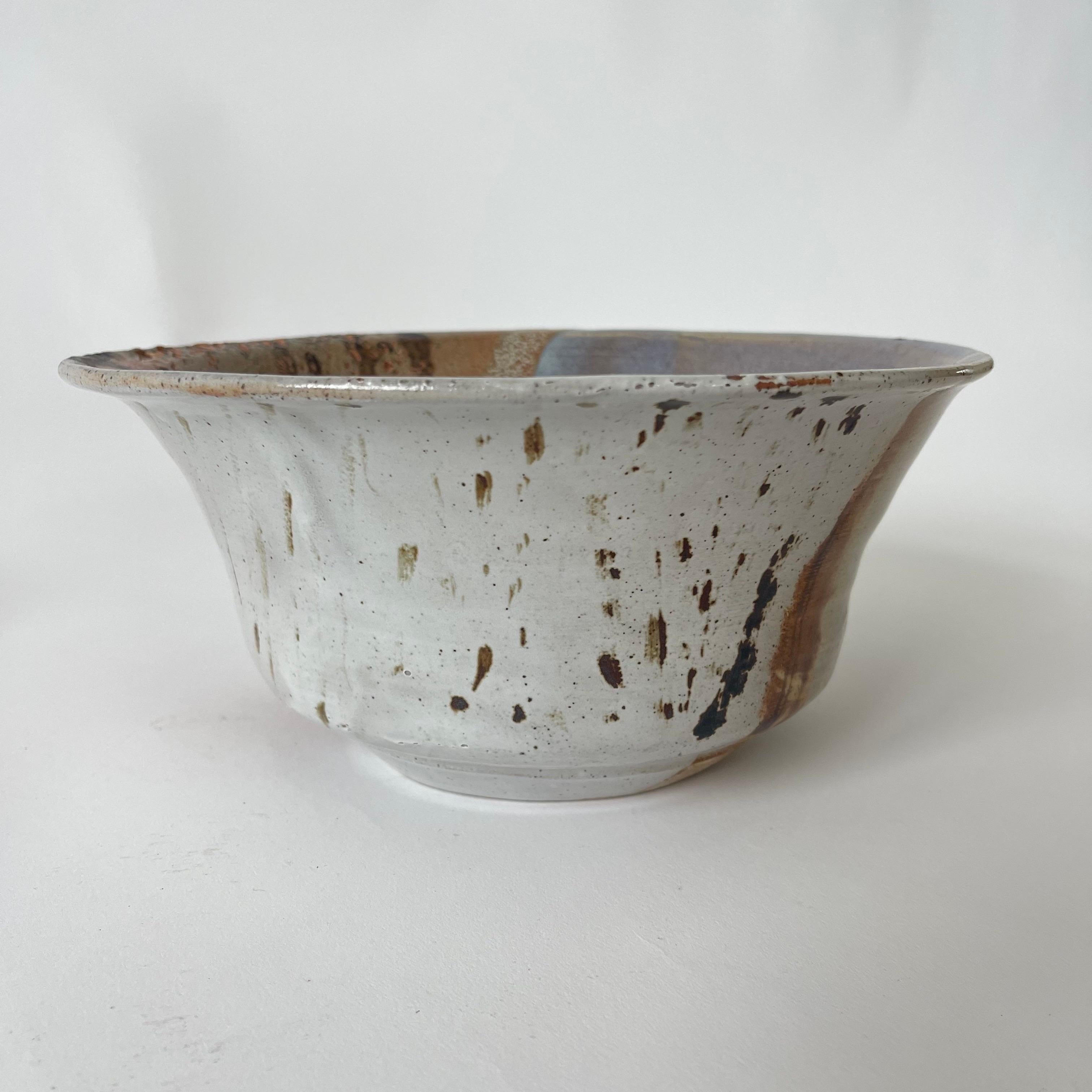 Américain Bol unique en poterie de Studio A avec glaçure multicolore, fait à la main, États-Unis, années 1960 en vente