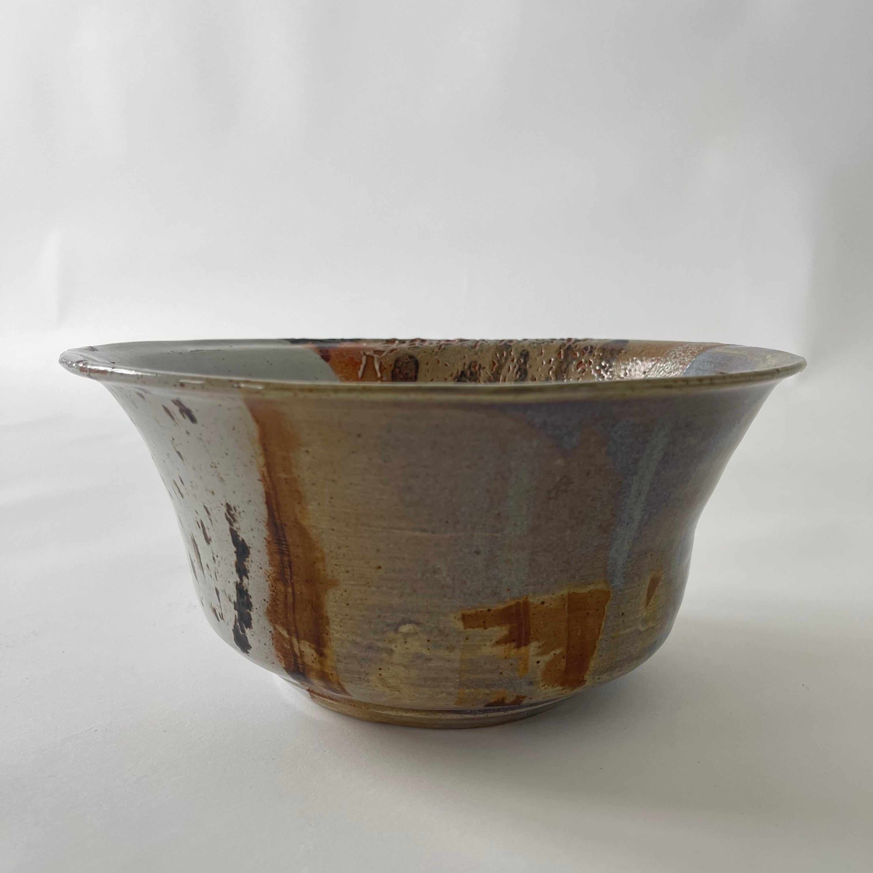 Vernissé Bol unique en poterie de Studio A avec glaçure multicolore, fait à la main, États-Unis, années 1960 en vente