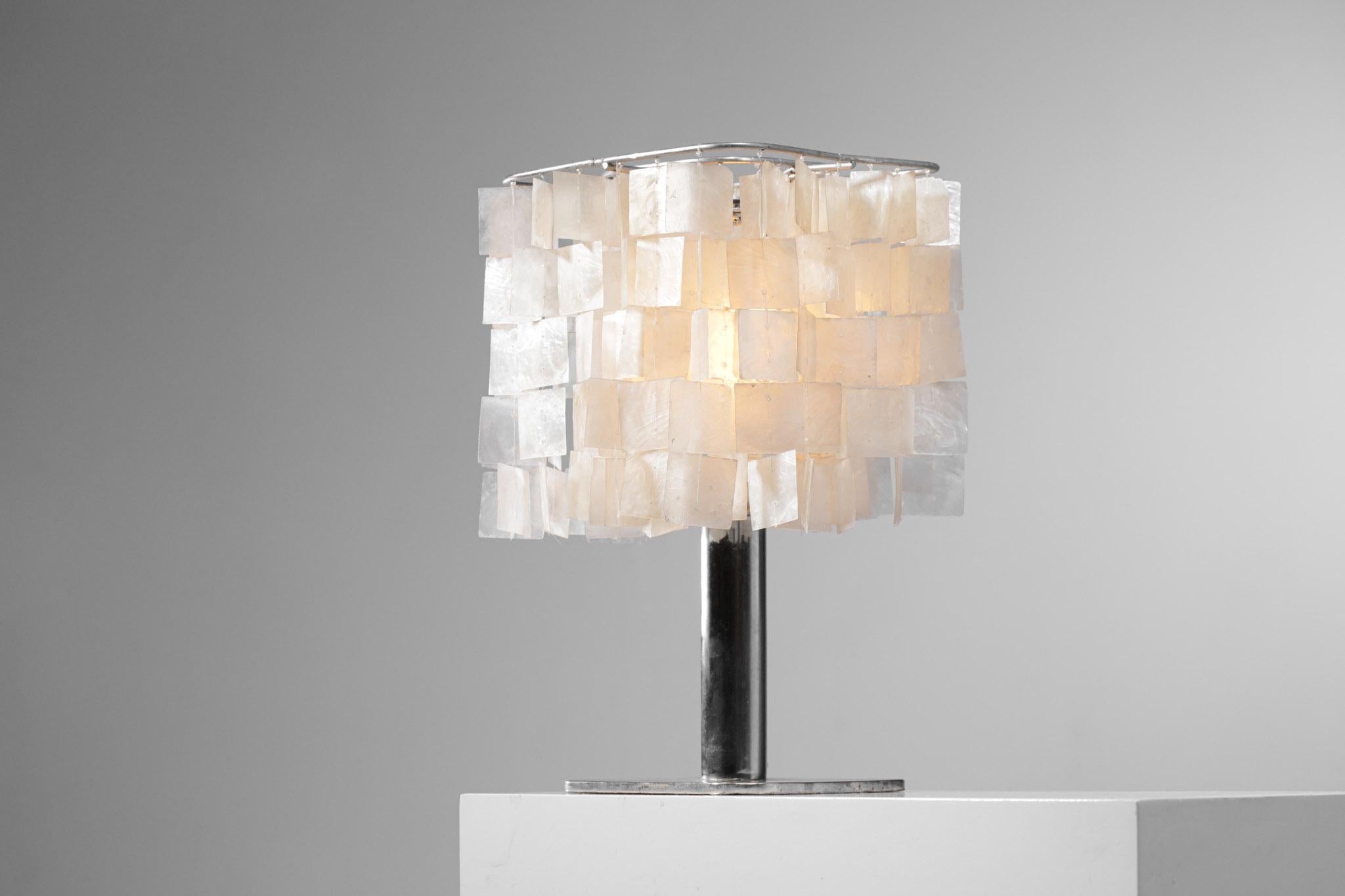 Handcrafted table lamp in the style of Verner Panton from the 70s. Chromed steel structure, cast aluminum base and lampshade made with garlands of mother of pearl squares. Very nice light effect with the mother-of-pearl, very decorative lamp. Nice