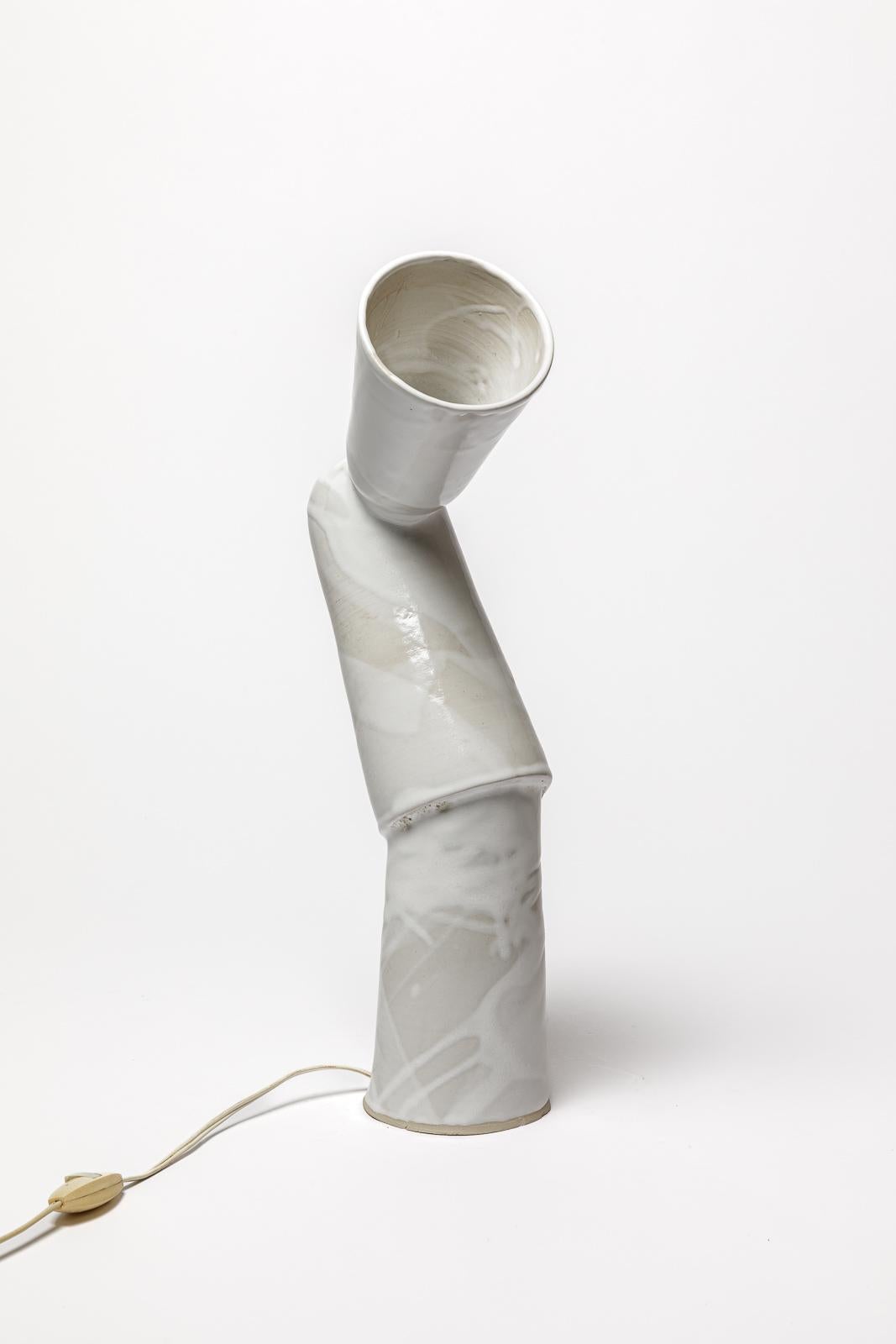 Lampe de table unique en céramique blanche abstraite du 20e siècle, 45 cm, faite à la main, 1970 Excellent état - En vente à Neuilly-en- sancerre, FR